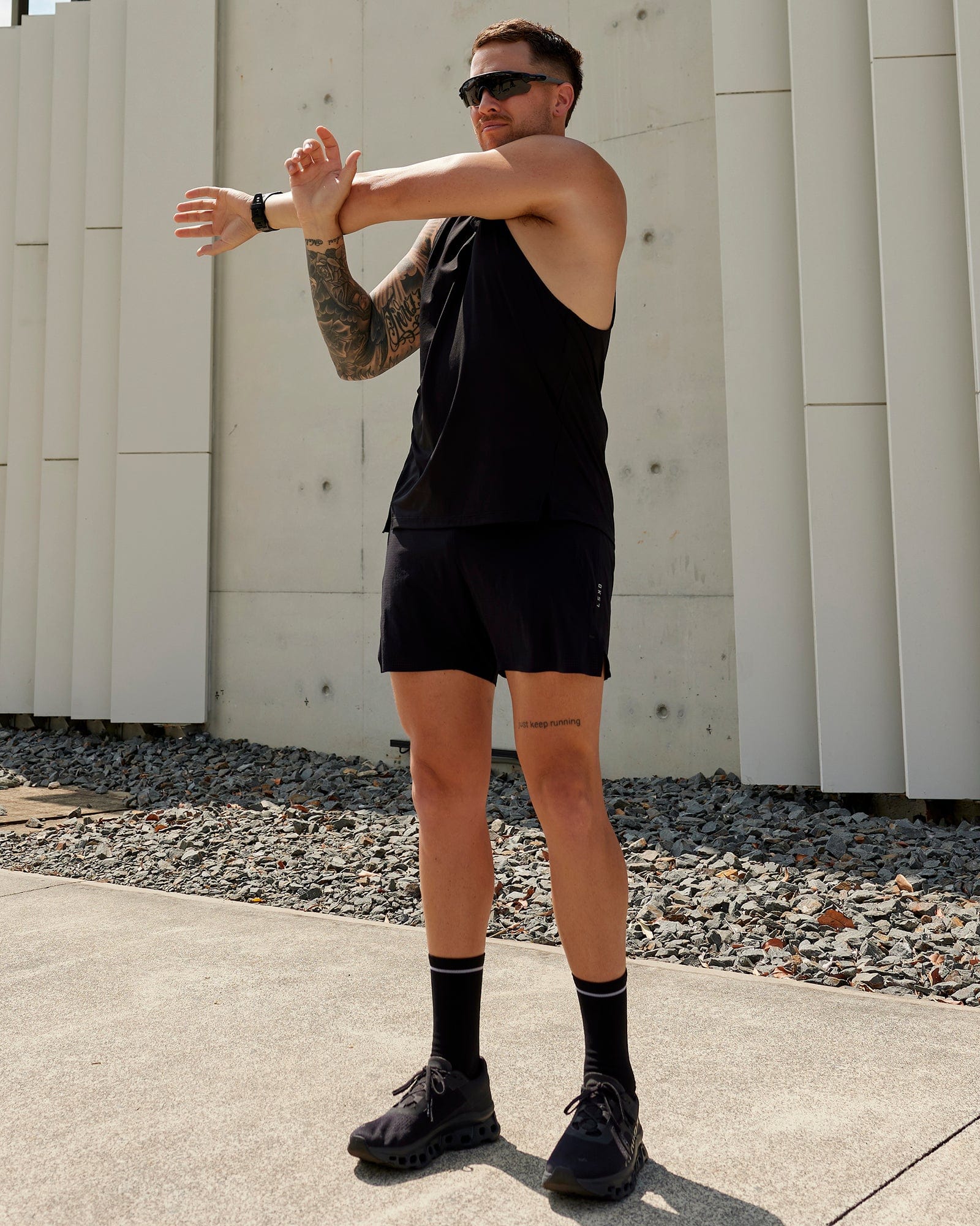 Man wearing Pace Running Tank - Black