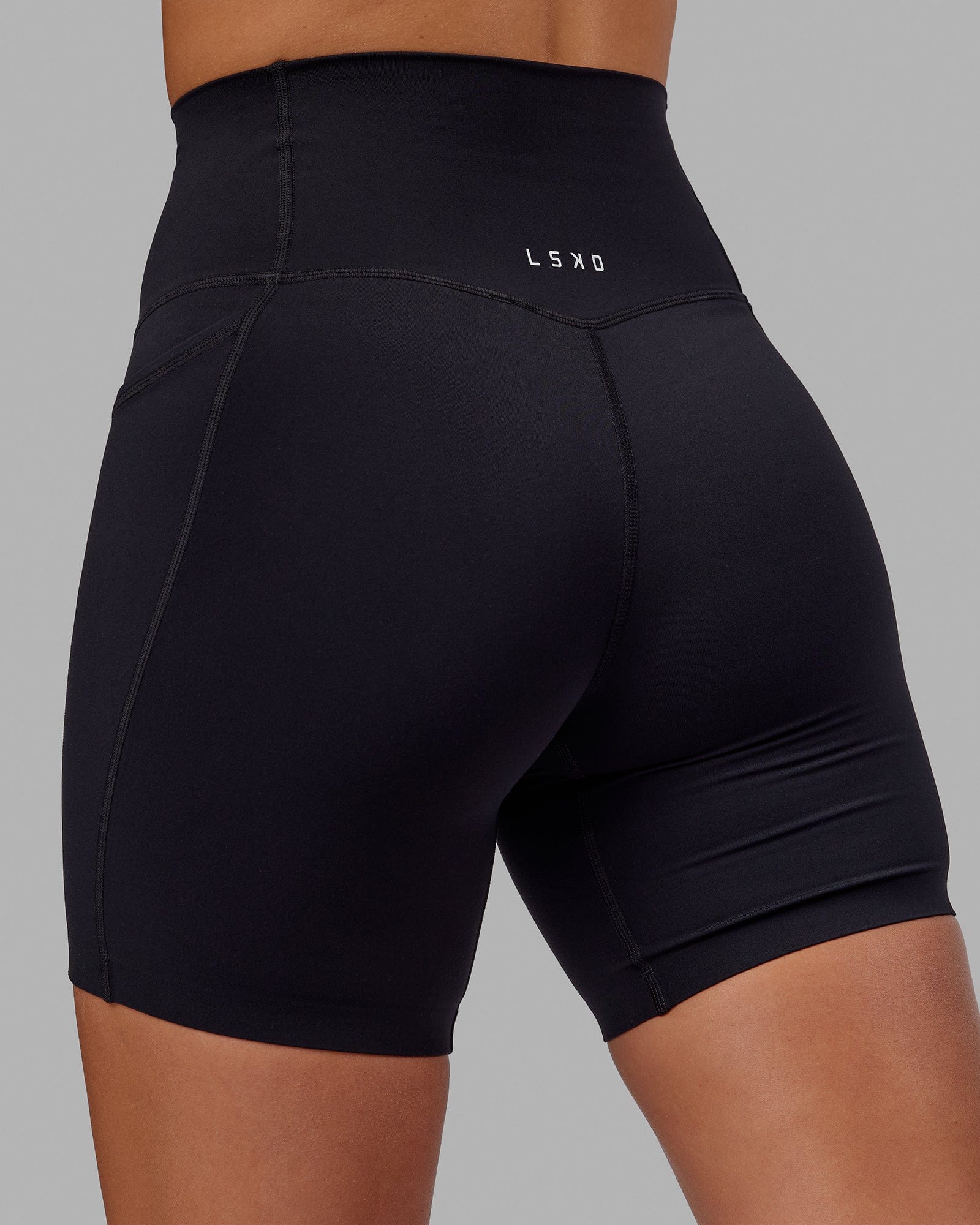 Woman wearing Elixir Mid Short Tight with Pockets - Black