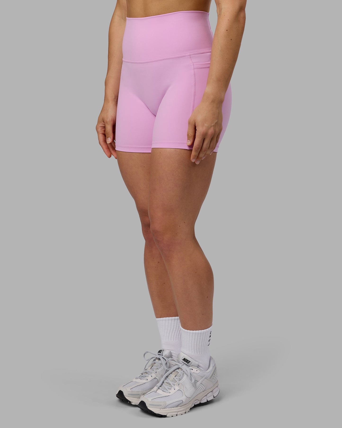 Woman wearing Fusion X-Short Tights - Pastel Orchid