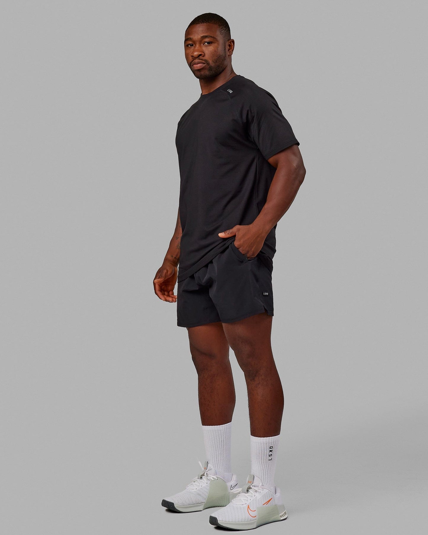 Man wearing Perform VapourFLX Tee - Black-Reflective