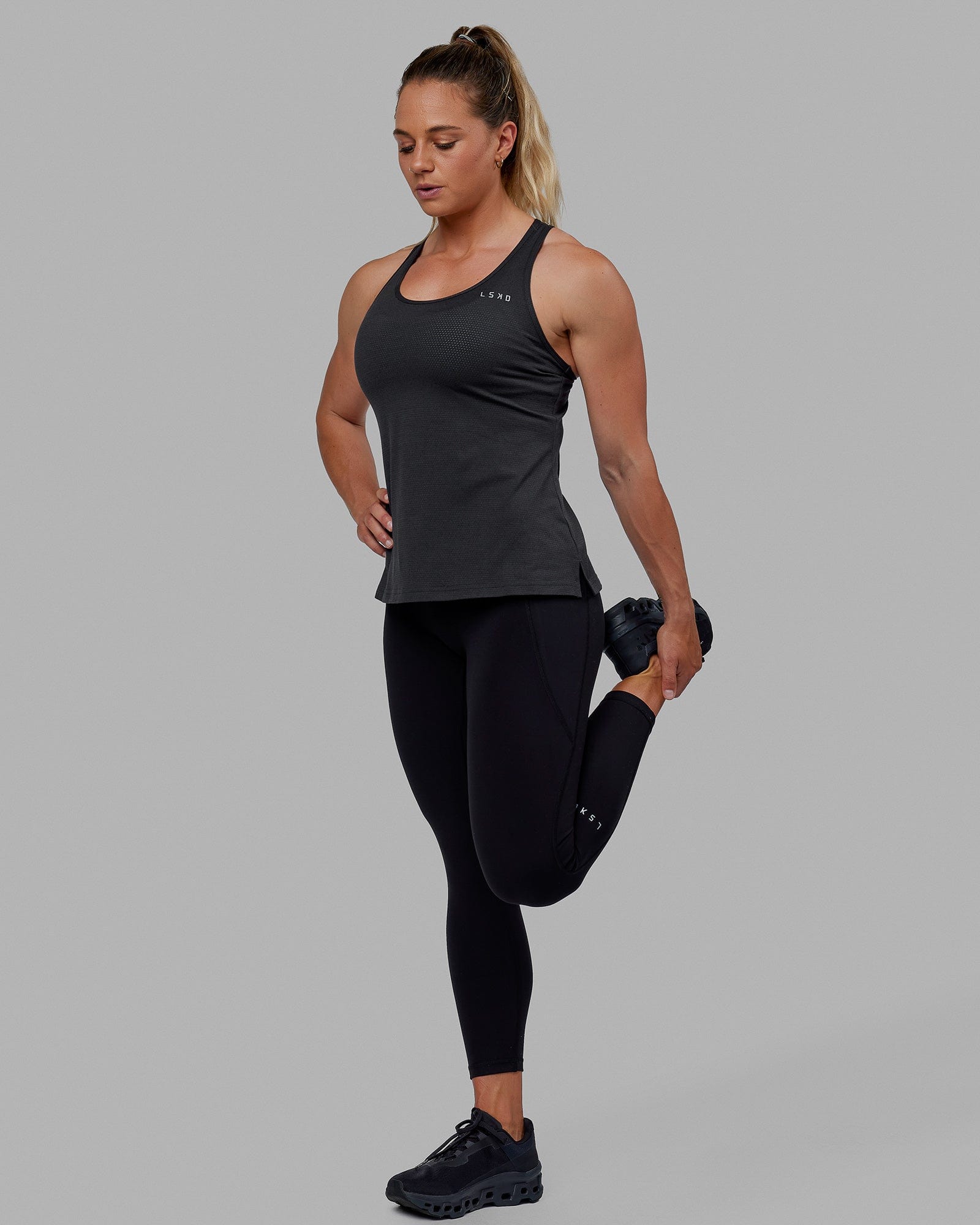 Woman wearing Perform VapourFLX Tank - Black Marl