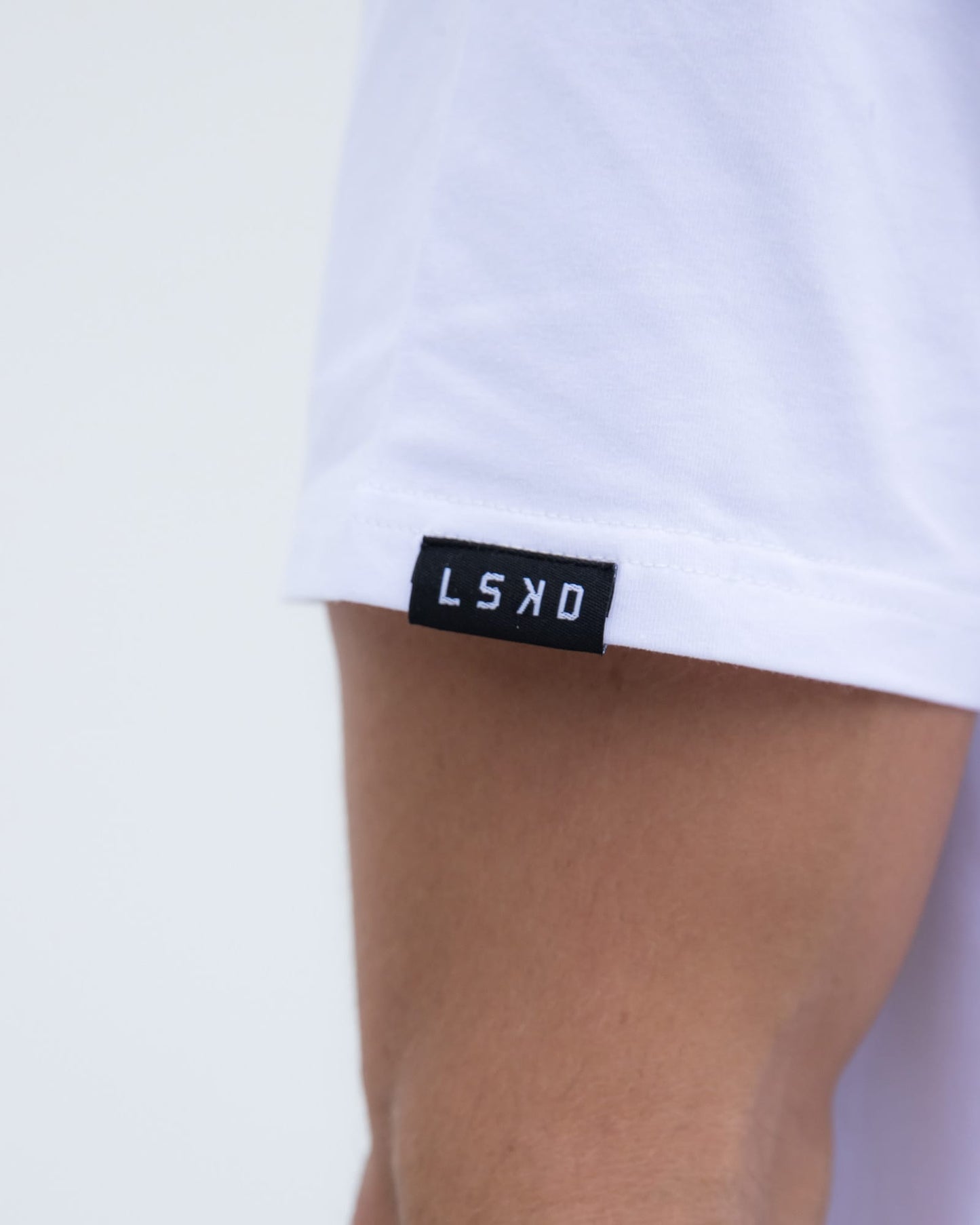 Model wearing Easy Tee Oversize - White