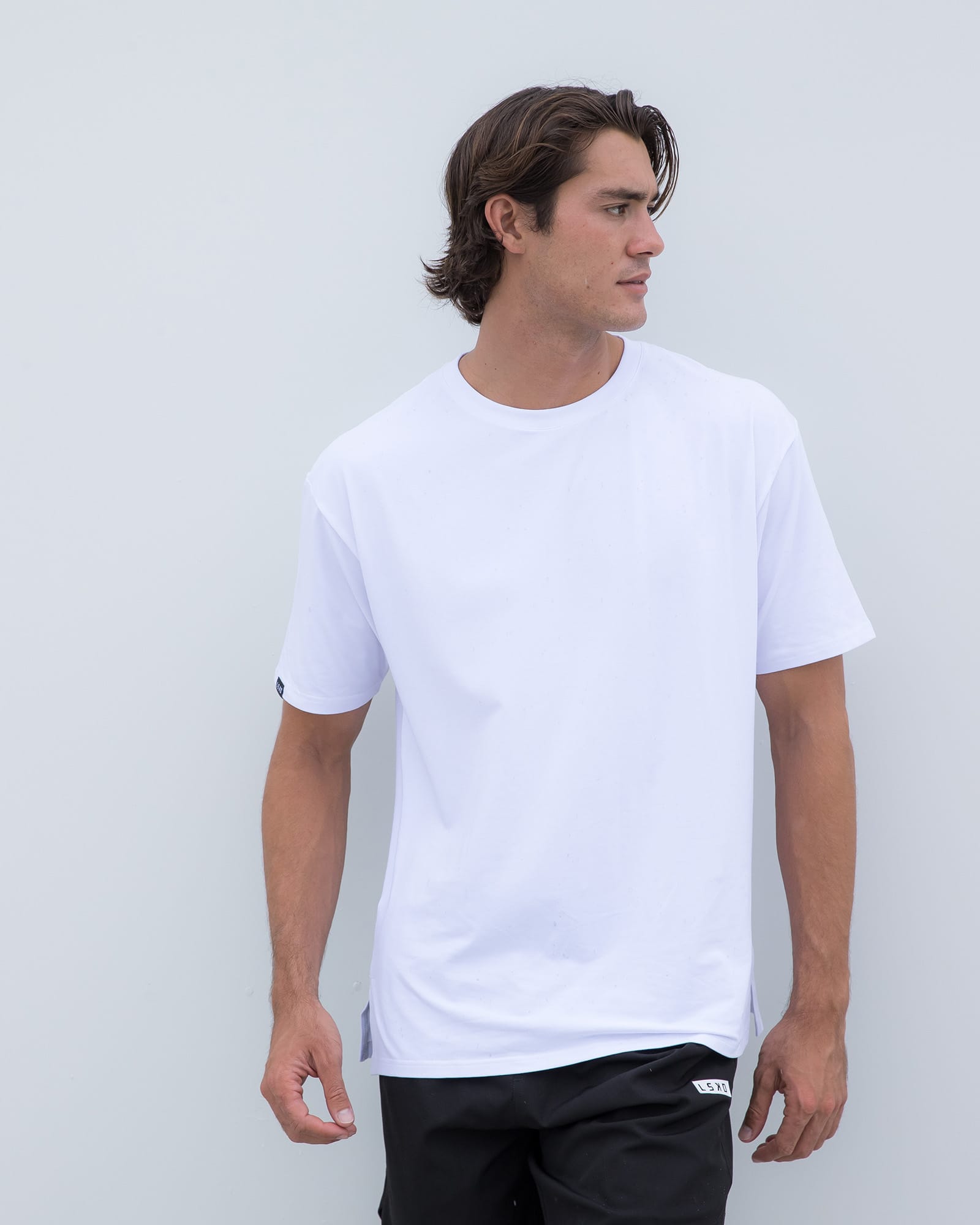 Model wearing Easy Tee Oversize - White