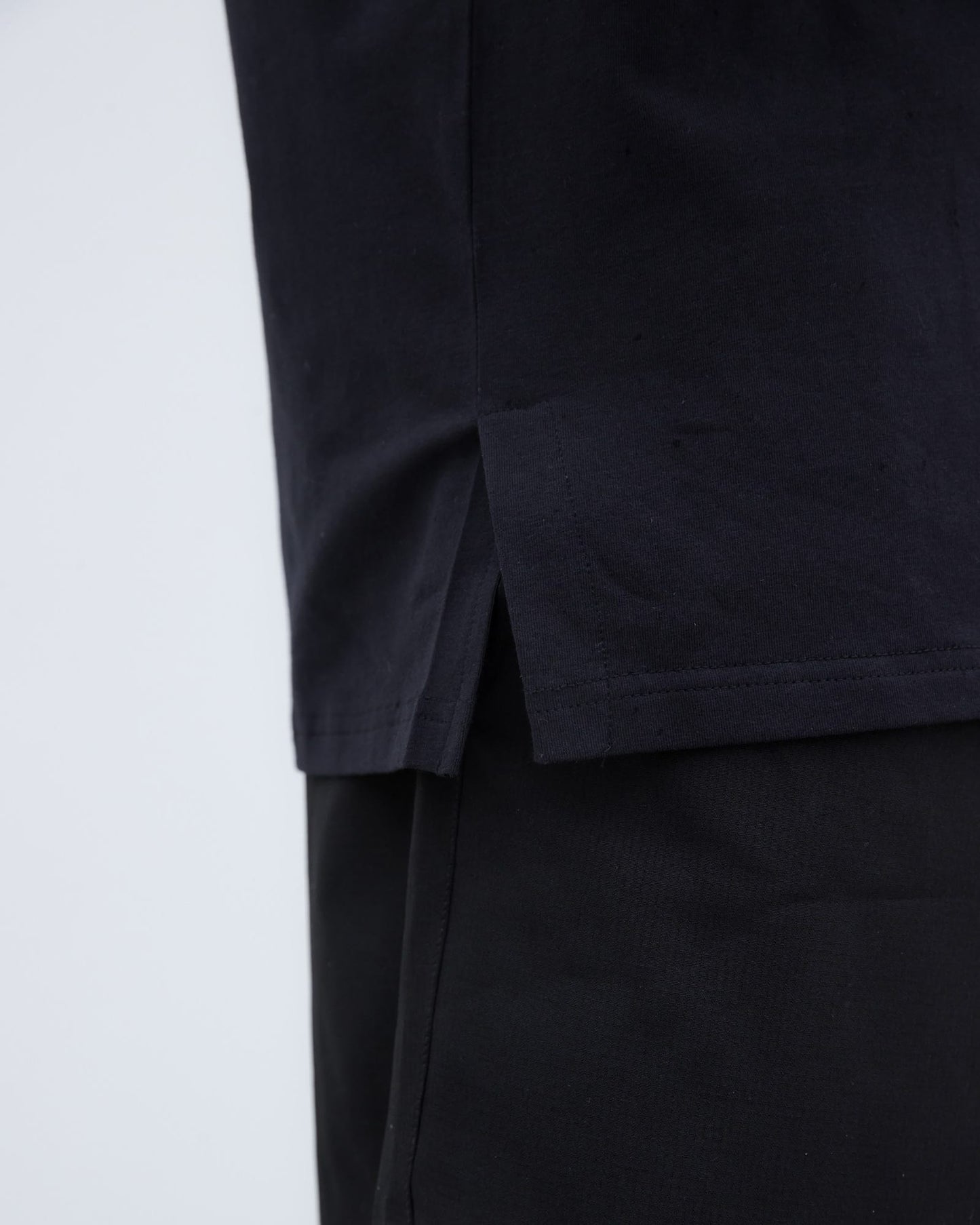 Model wearing Easy Tee Oversize - Black