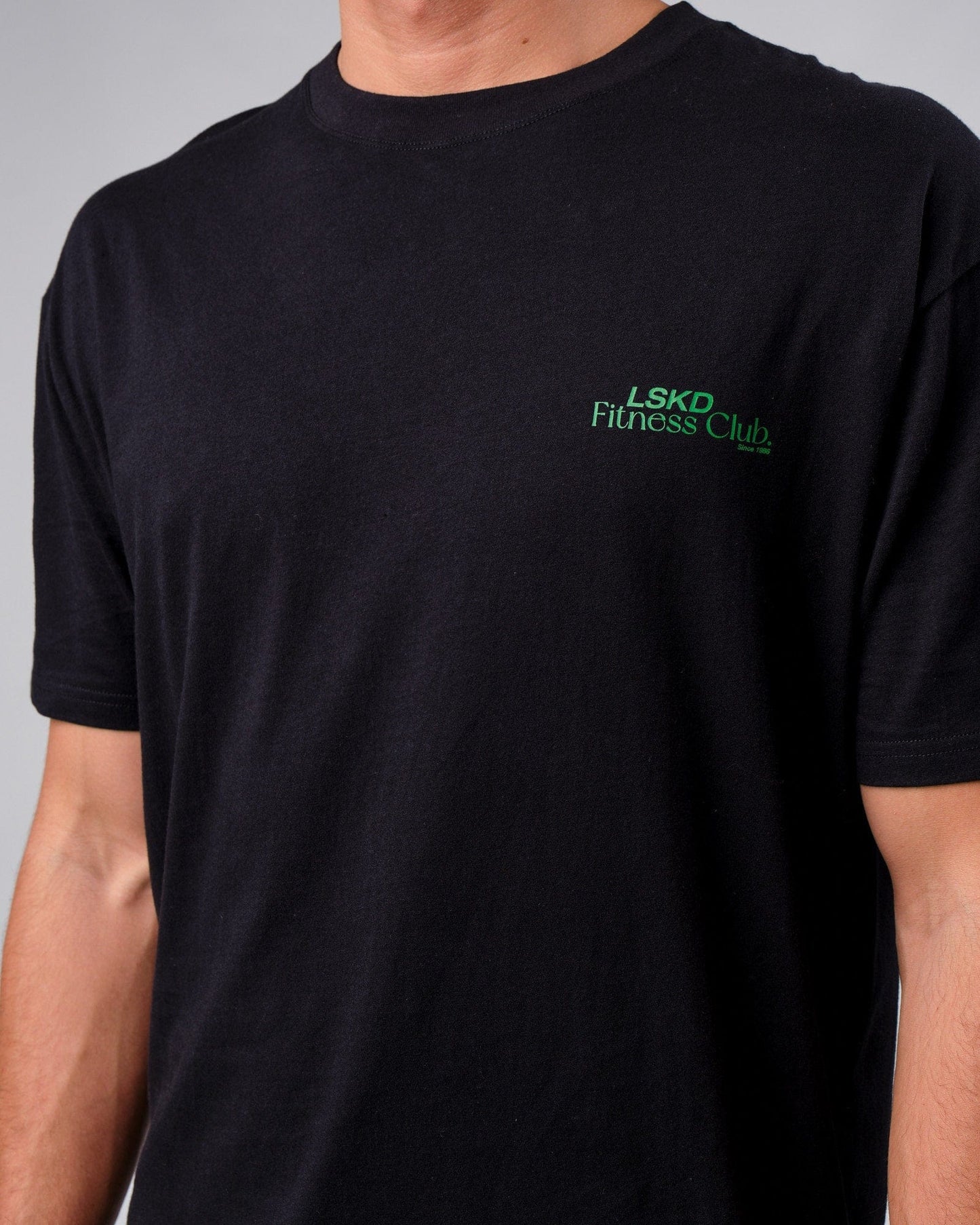 Model wearing Uplift Tee Oversize - Black