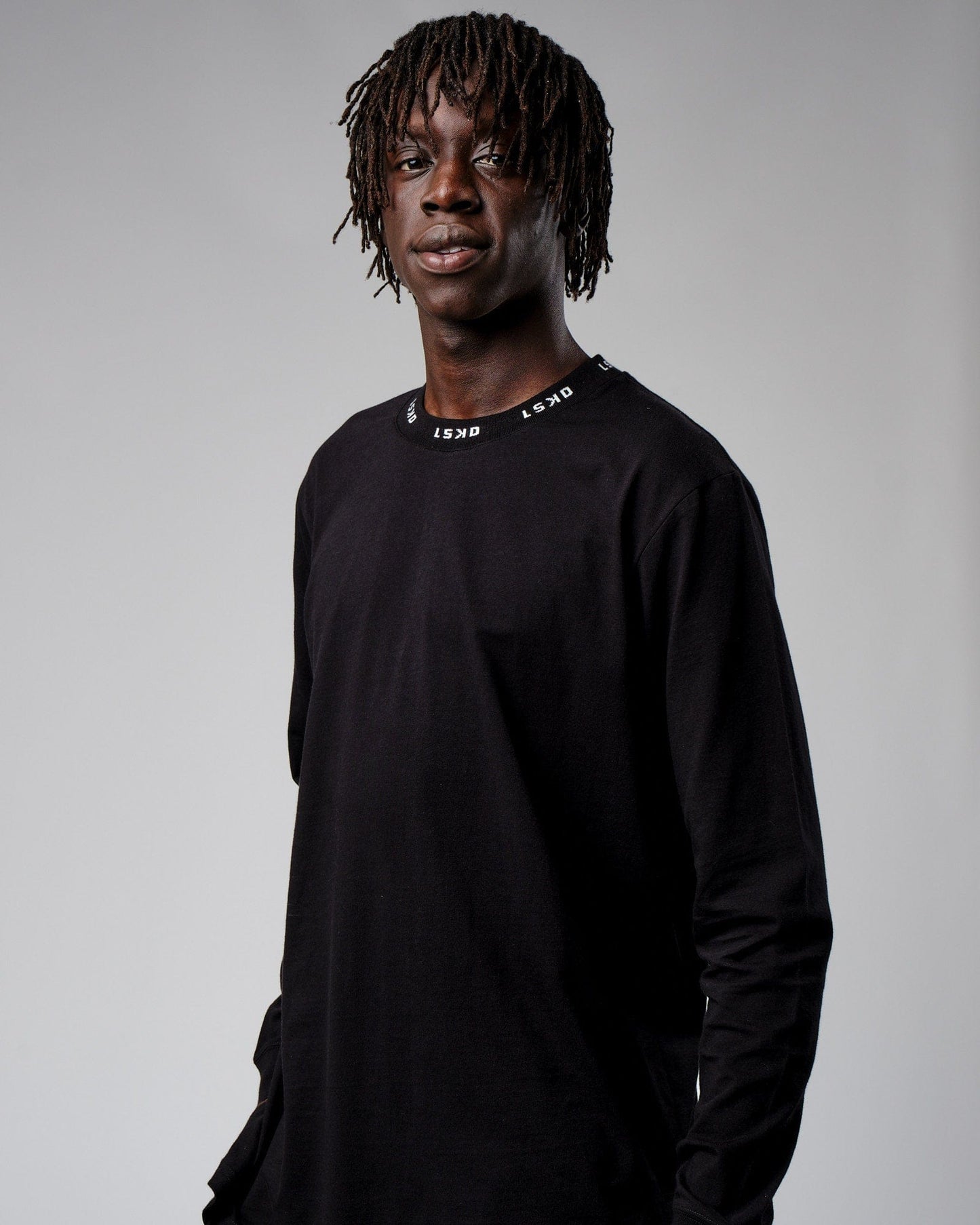 Model wearing Laps LS Tee Oversize - Black