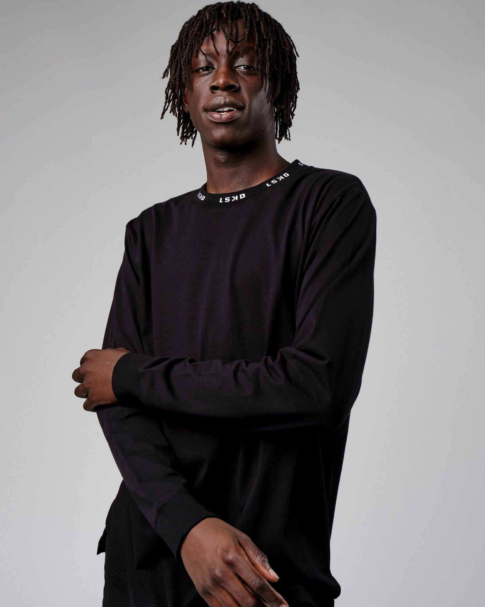 Model wearing Laps LS Tee Oversize - Black