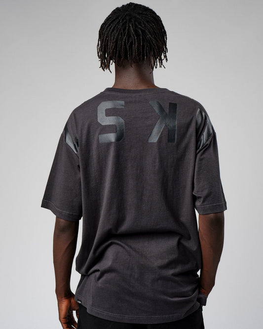 Model wearing Span Tee Oversize - Phantom