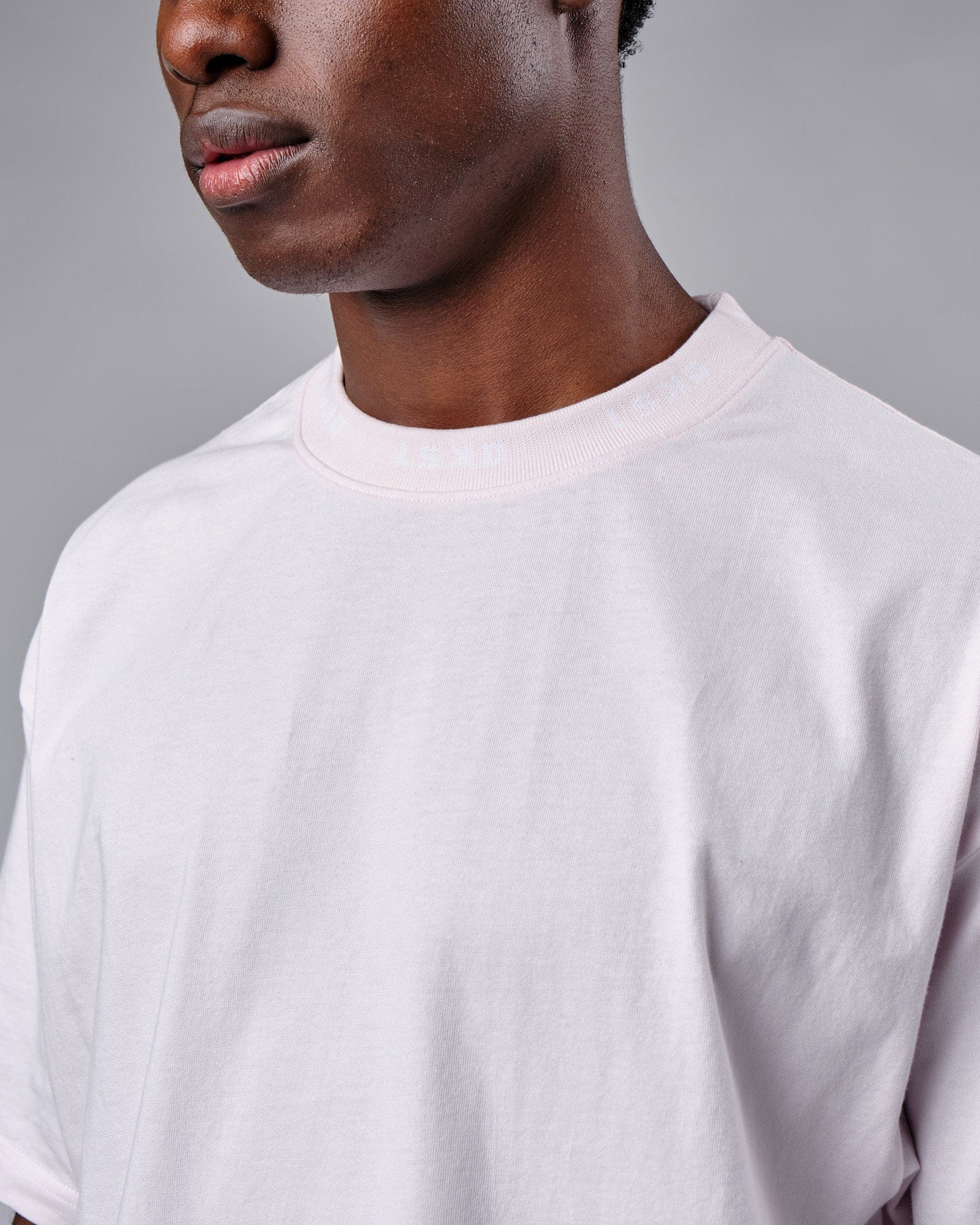 Model wearing Laps Tee Oversize - Orchid Ice