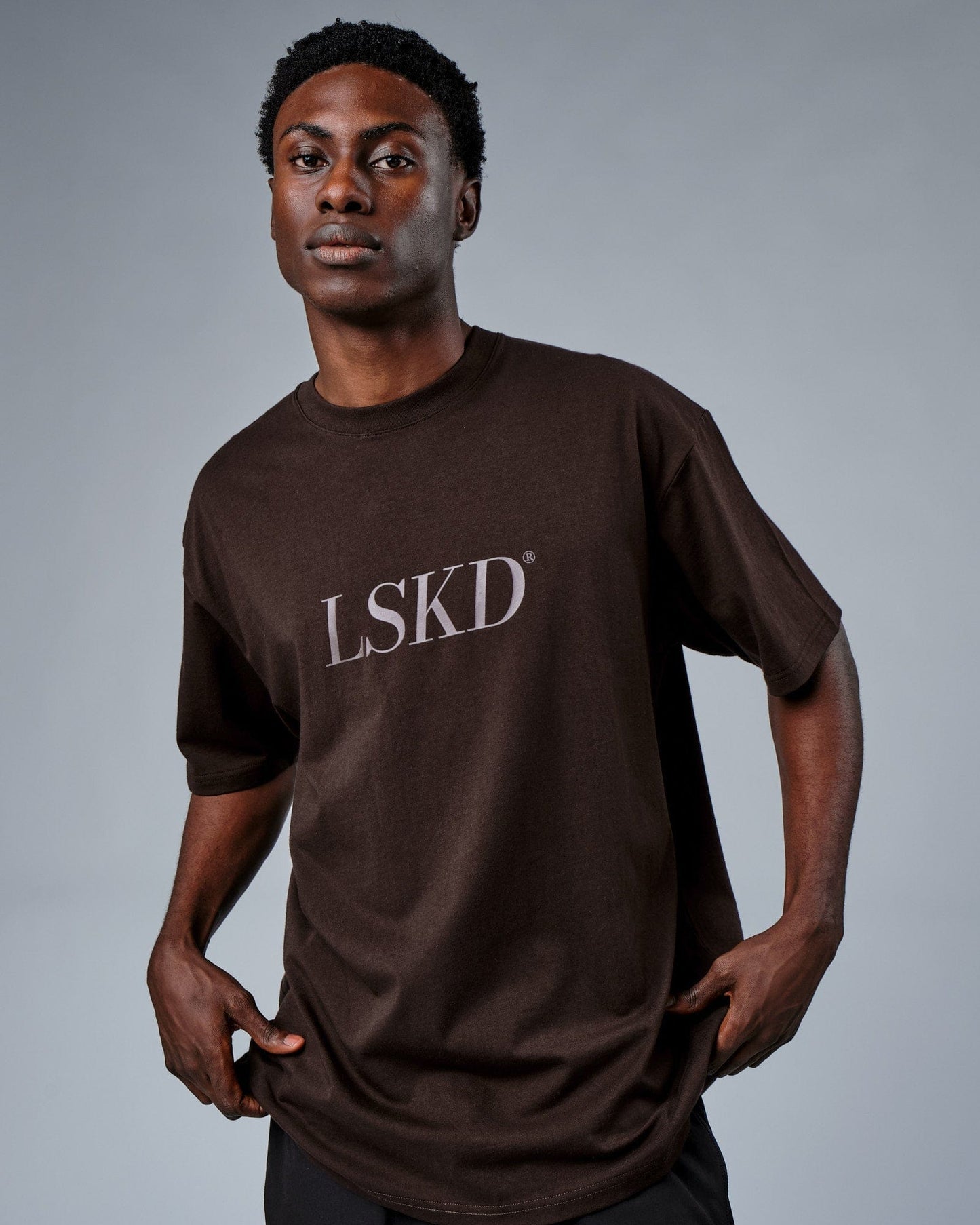 Model wearing IT Tee Oversize - Dark Walnut