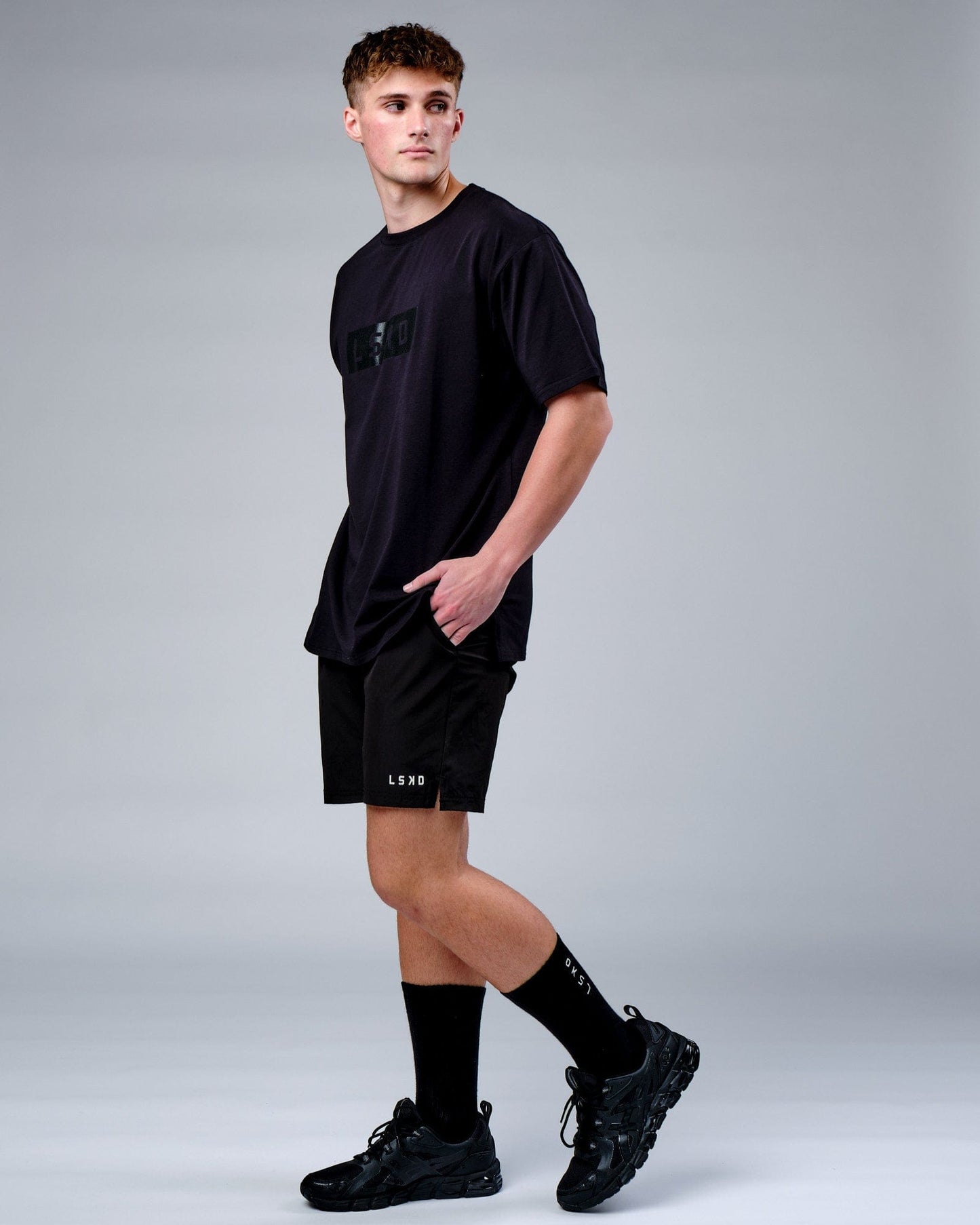 Model wearing Mood FLXCotton Tee Oversize - Black-Black