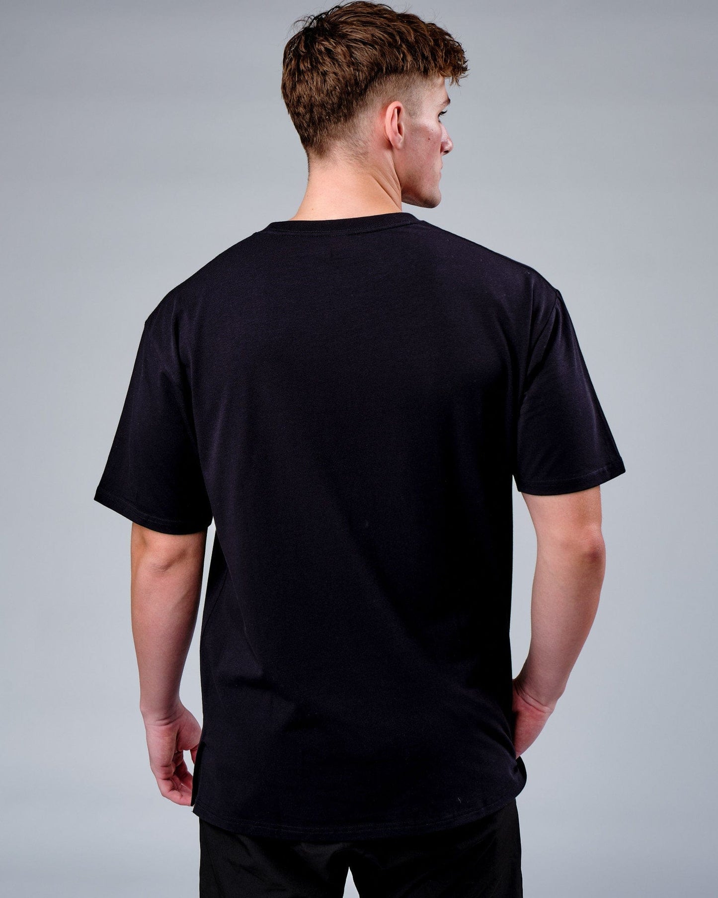 Model wearing Mood FLXCotton Tee Oversize - Black-Black