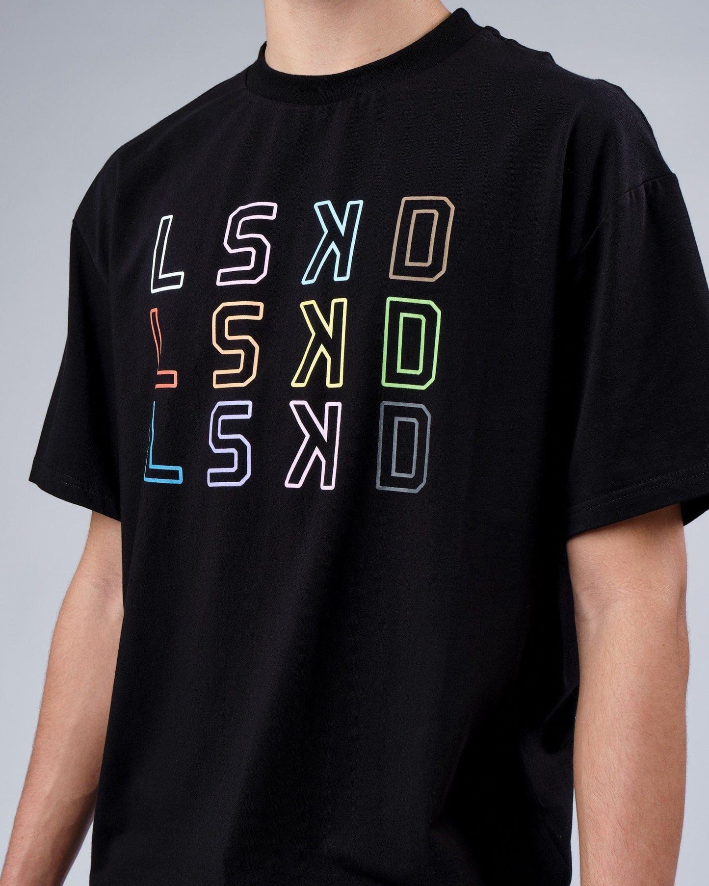 Model wearing Progress FLXCotton Tee Oversize - Black