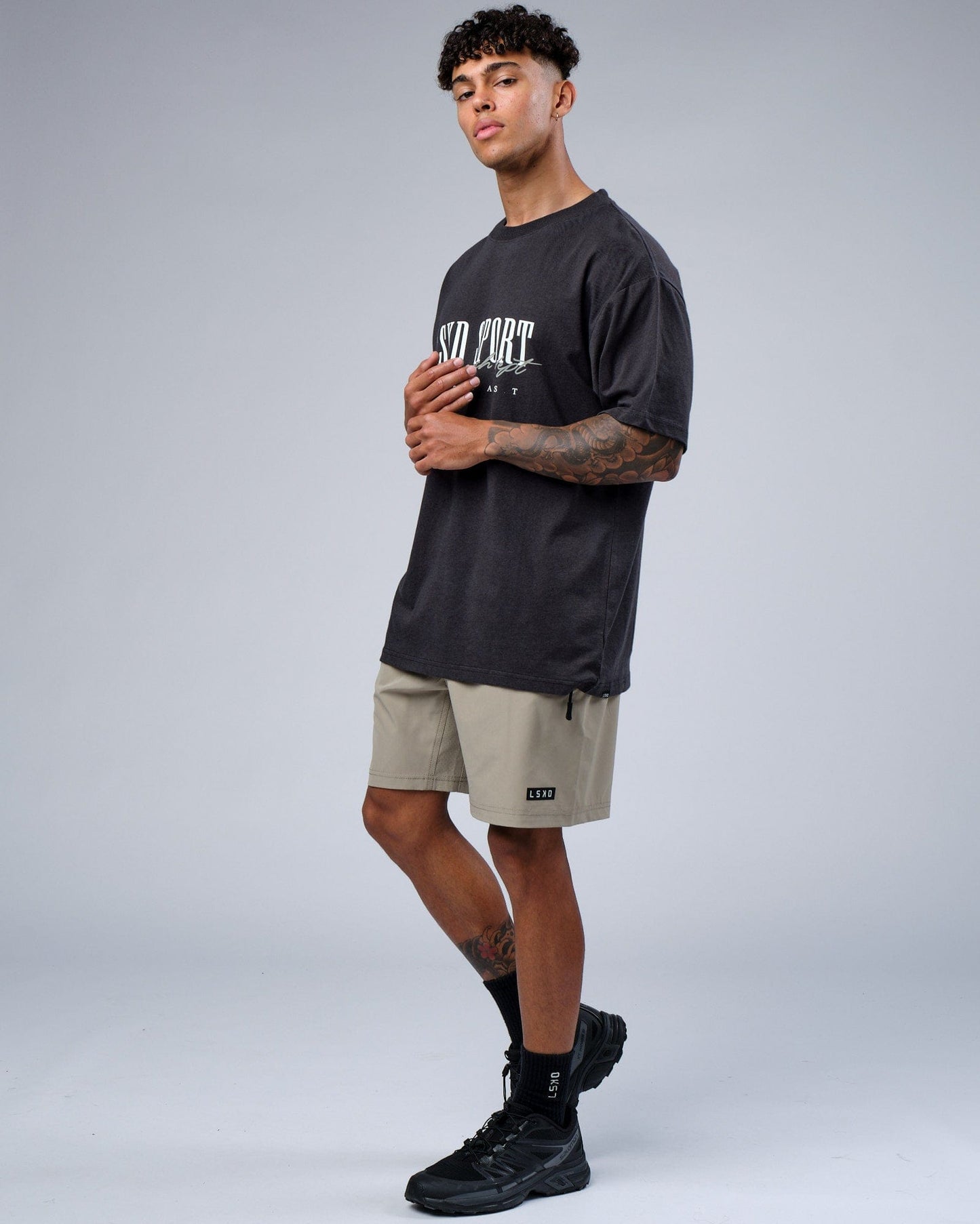 Model wearing Faculty Tee Vintage Fit - Phantom