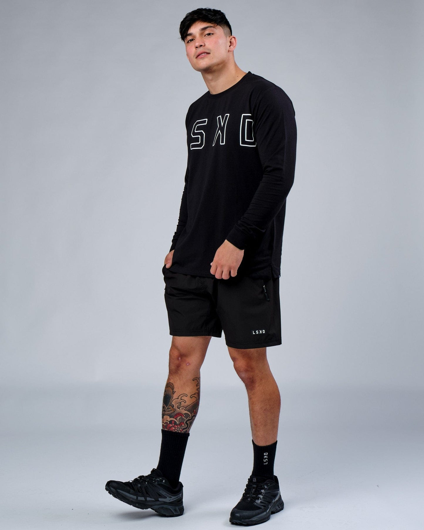 Model wearing Expand FLXCotton LS Tee - Black