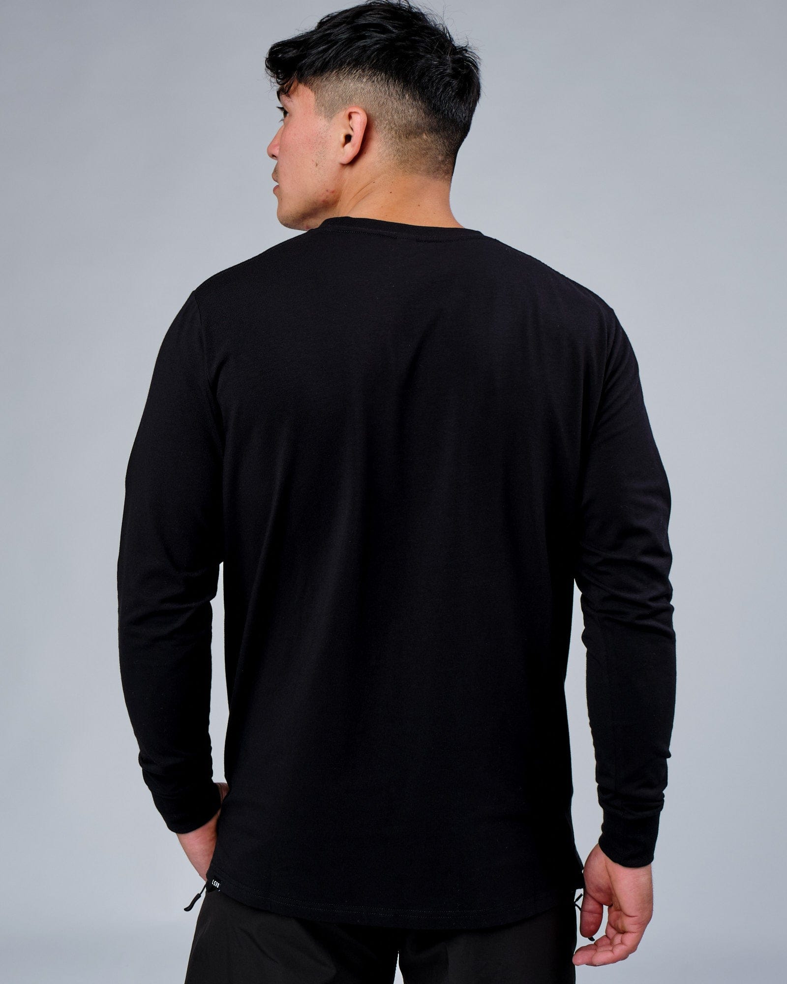Model wearing Expand FLXCotton LS Tee - Black