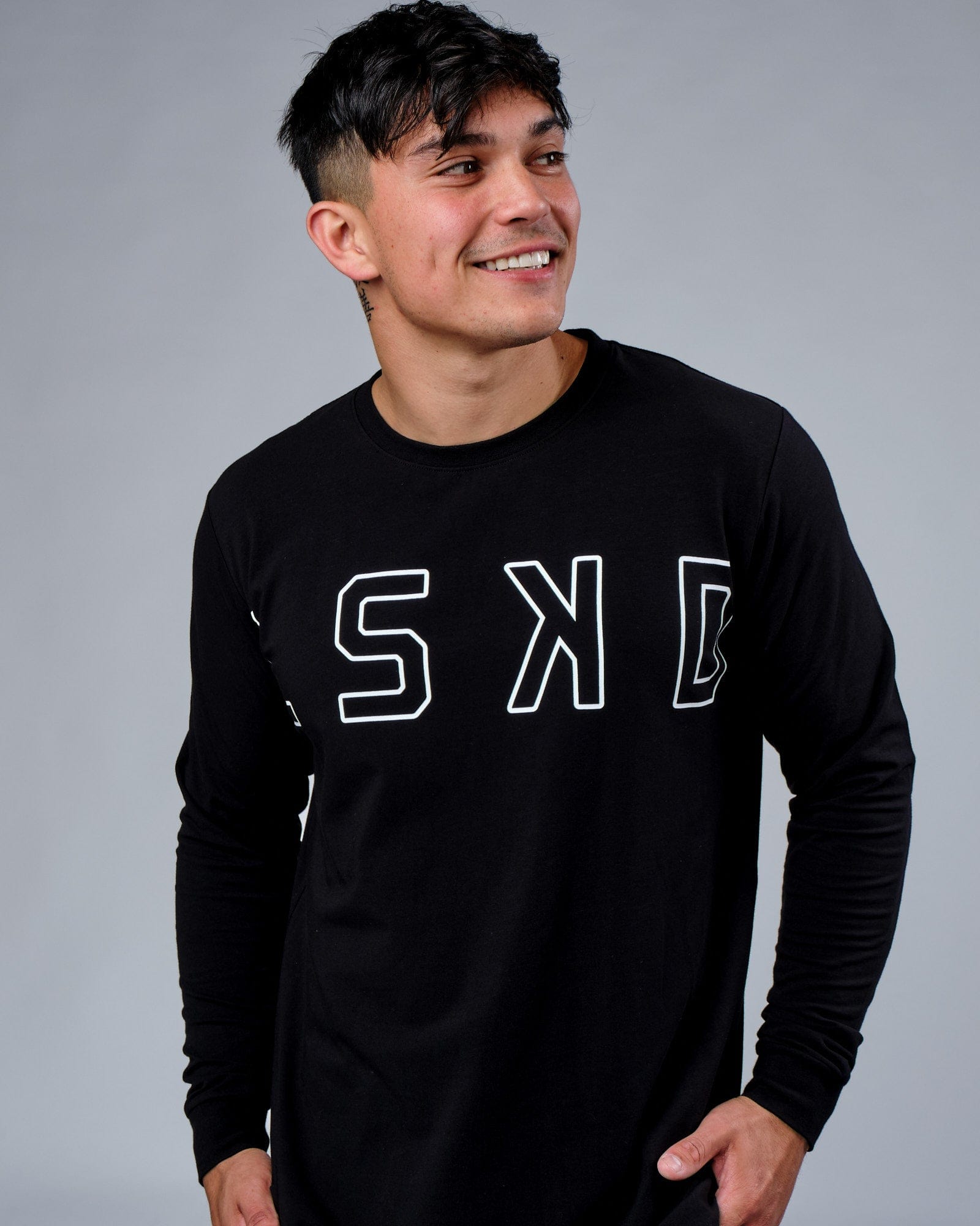 Model wearing Expand FLXCotton LS Tee - Black