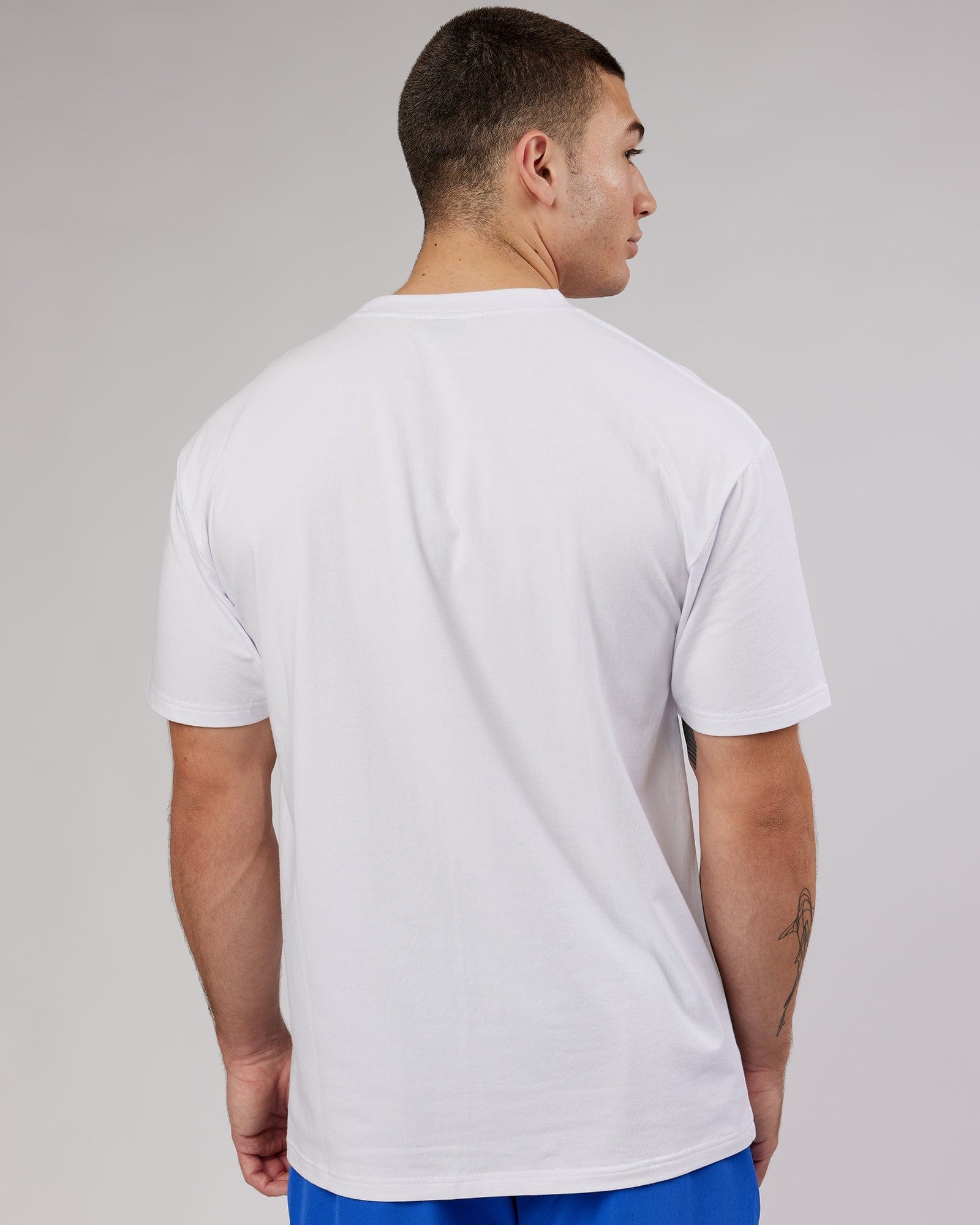 Model wearing Transfer FLXCotton Tee Oversize - White