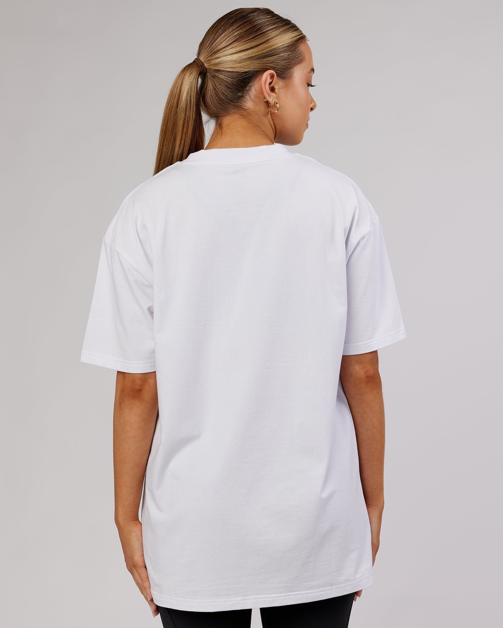 Model wearing Unisex Transfer FLXCotton Tee Oversize - White