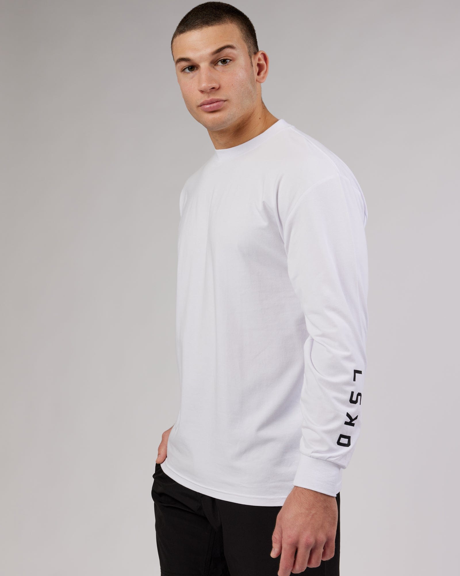 Model wearing Extensor FLXCotton LS Tee Oversize - White