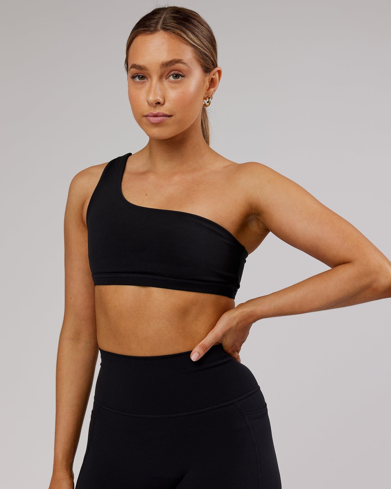 Model wearing Flex Sports Bra - Black
