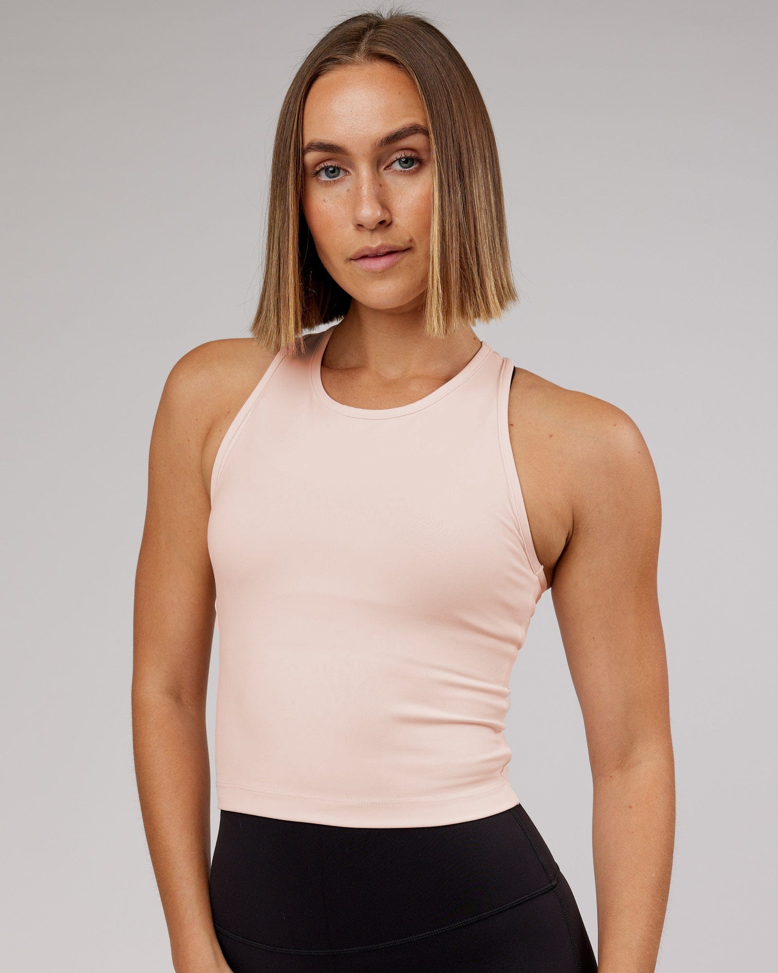 Model wearing Flow Performance Tank - Peach Flush