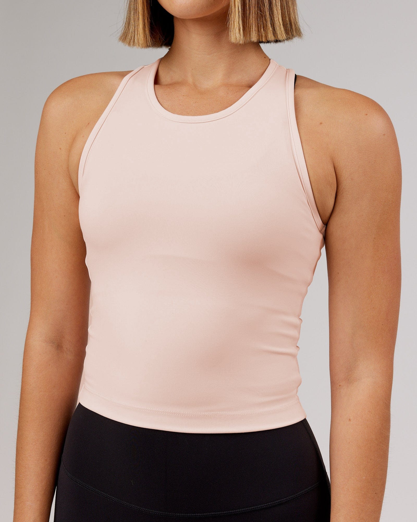 Model wearing Flow Performance Tank - Peach Flush