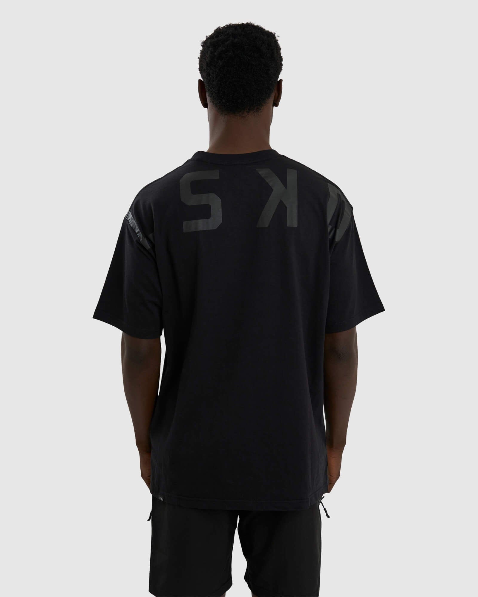 Model wearing Span Tee Oversize - Black