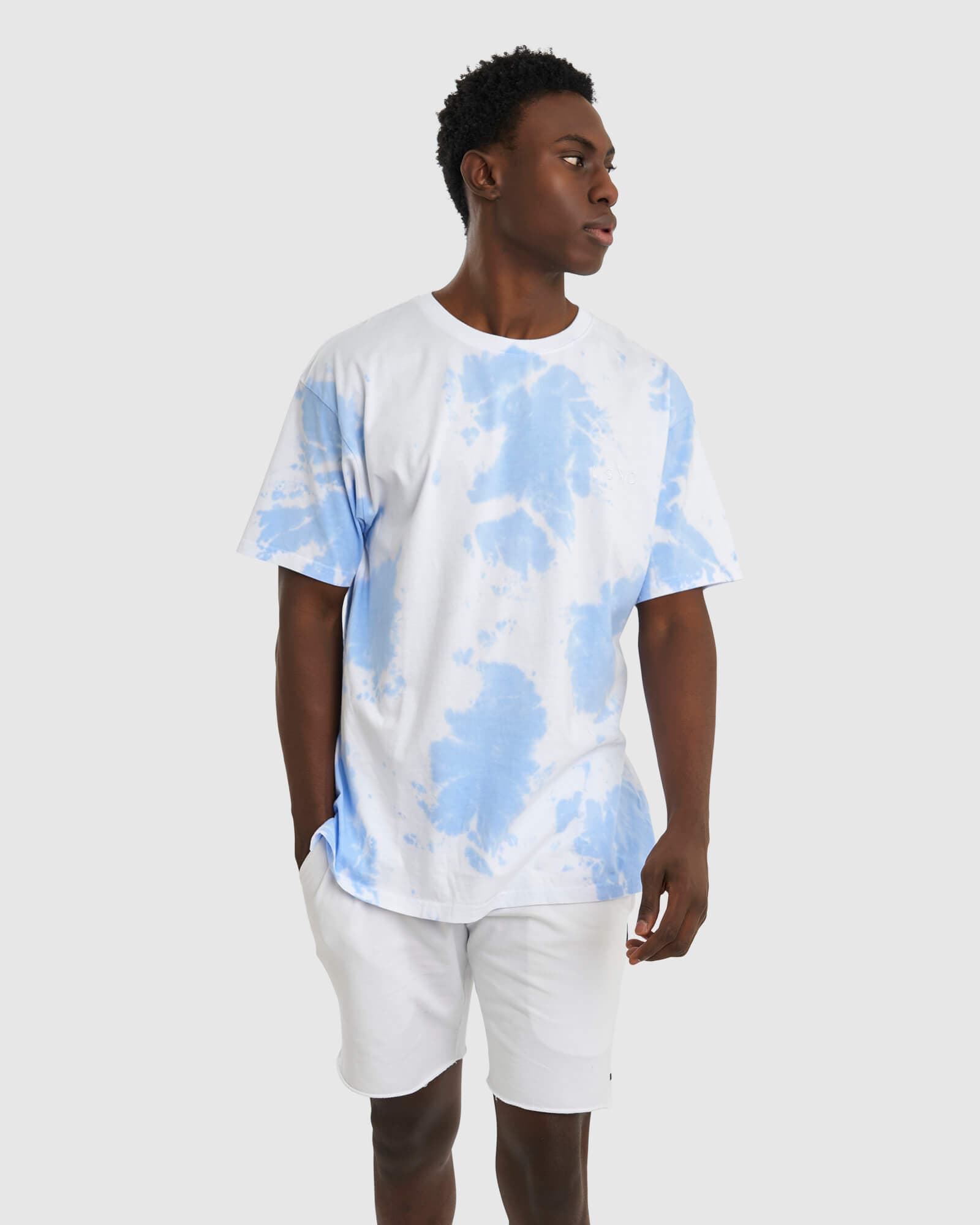 Model wearing Unisex Essential Tee Oversize - Soft Blue Tie Dye