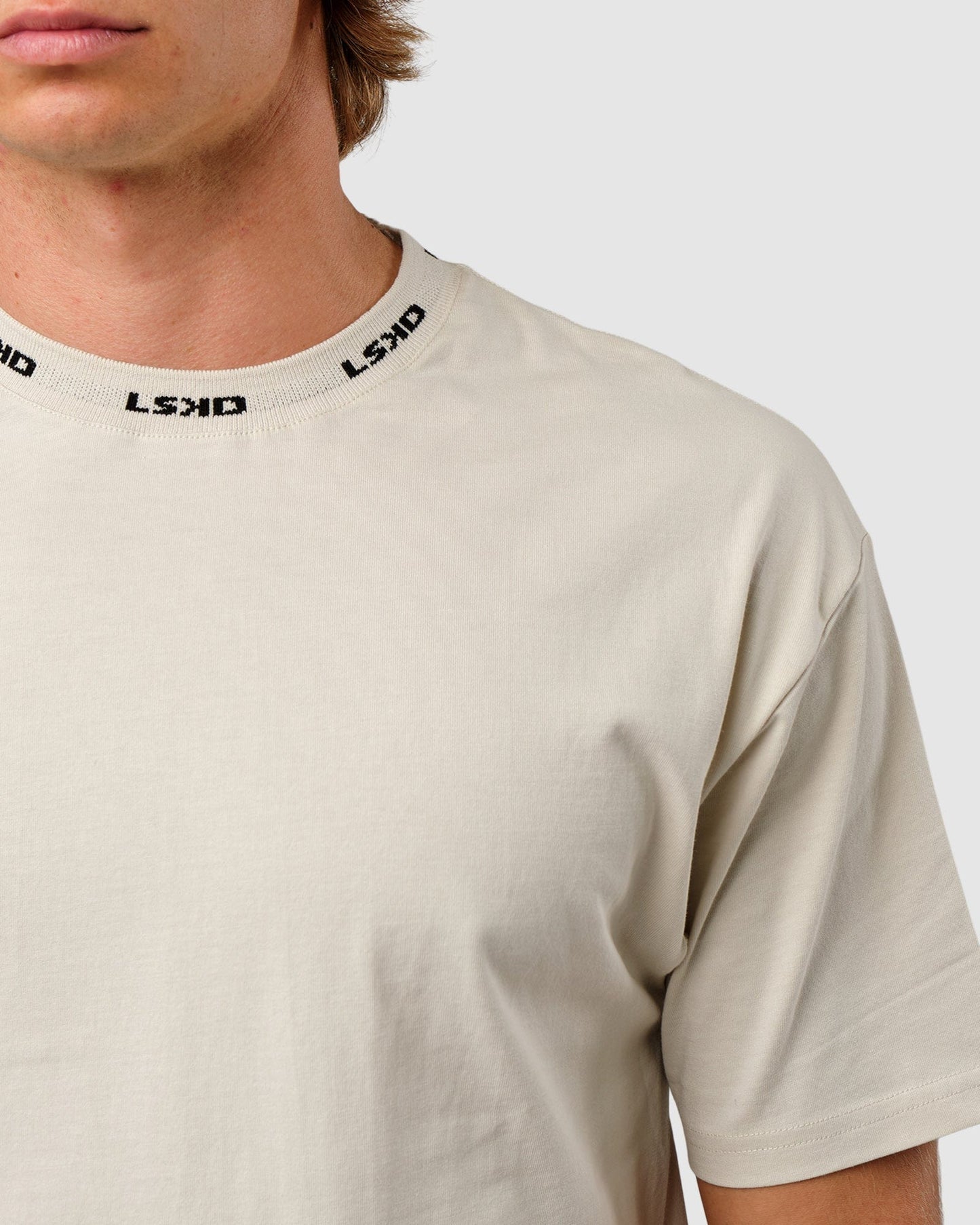 Model wearing Laps Tee Oversize - Bone