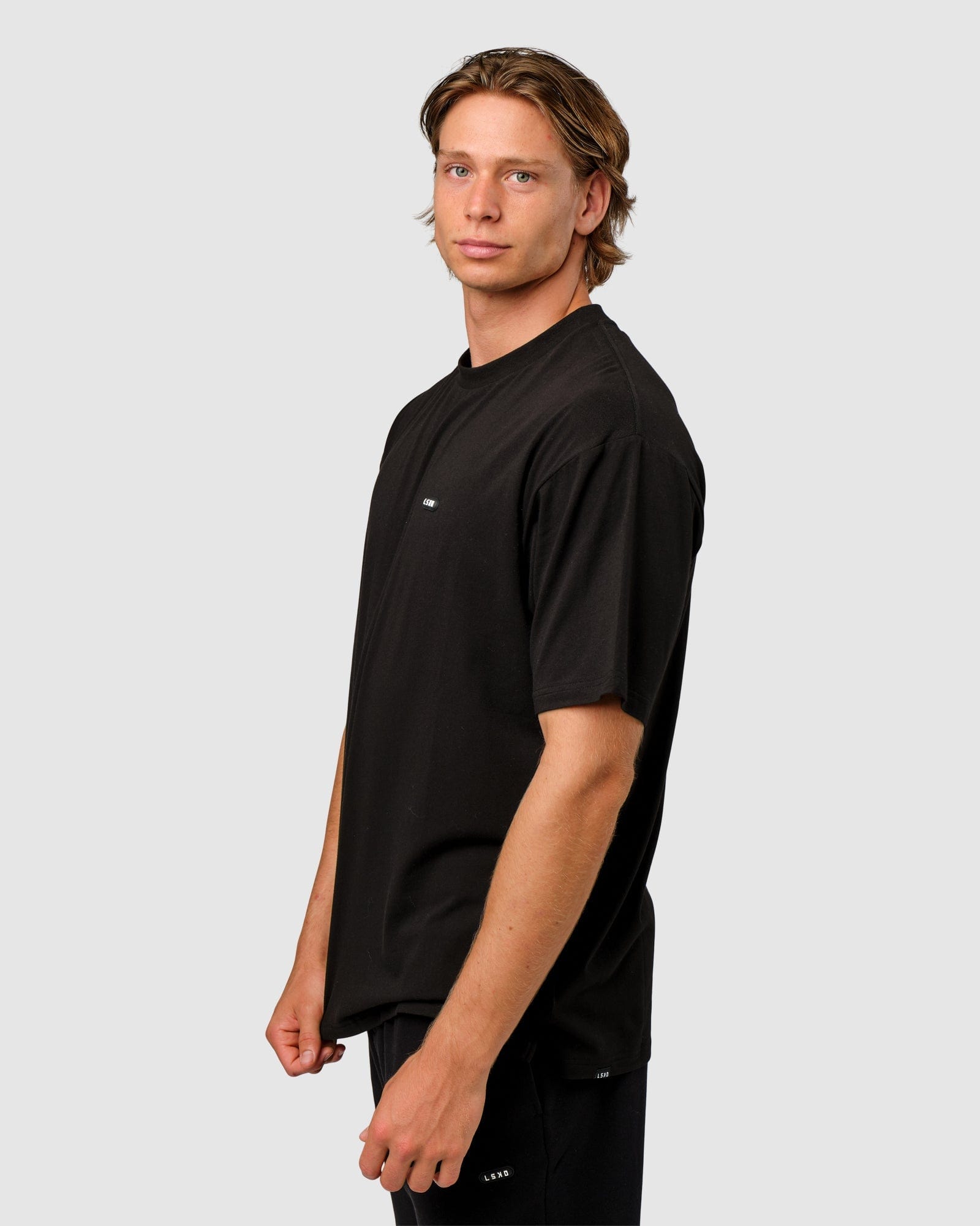 Model wearing Capsule Tee Oversize - Black