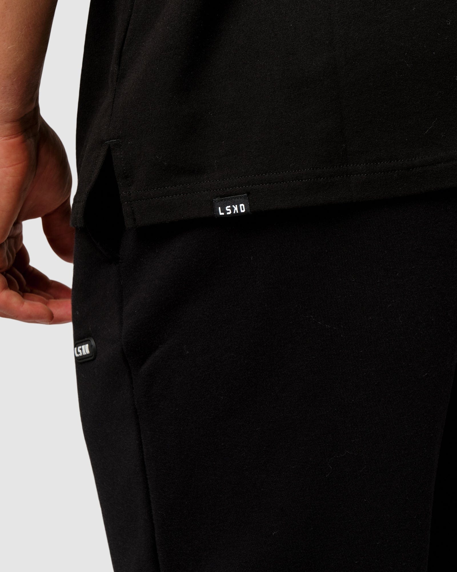 Model wearing Capsule Tee Oversize - Black