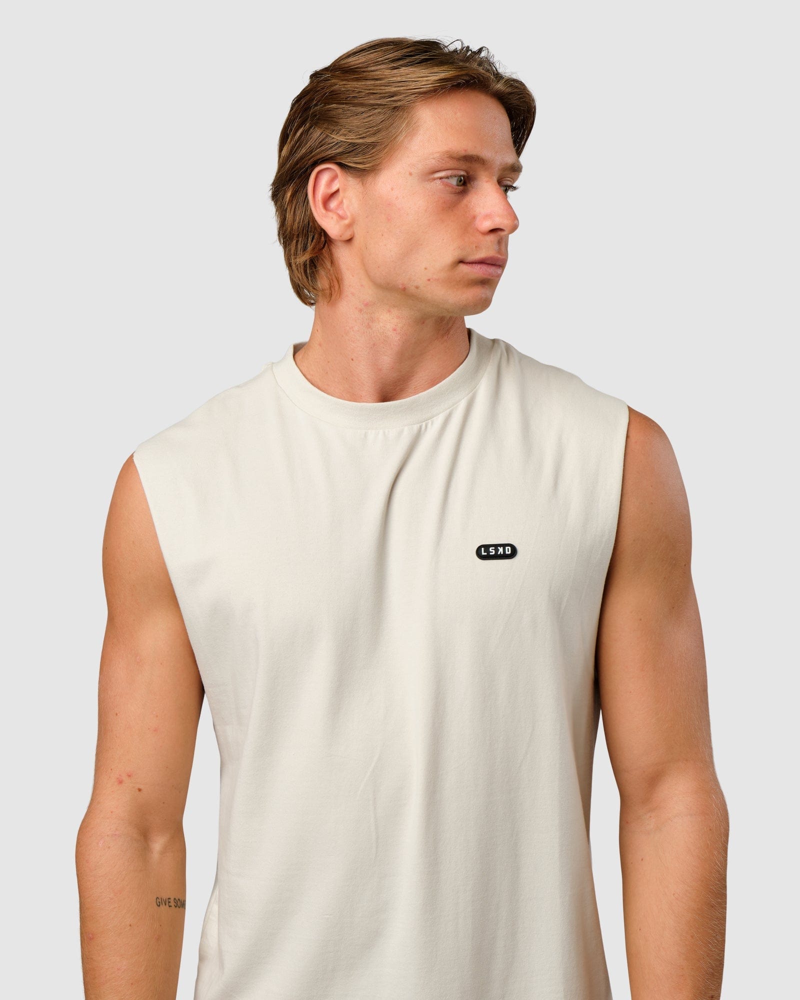 Model wearing Capsule Tank Oversize - Bone