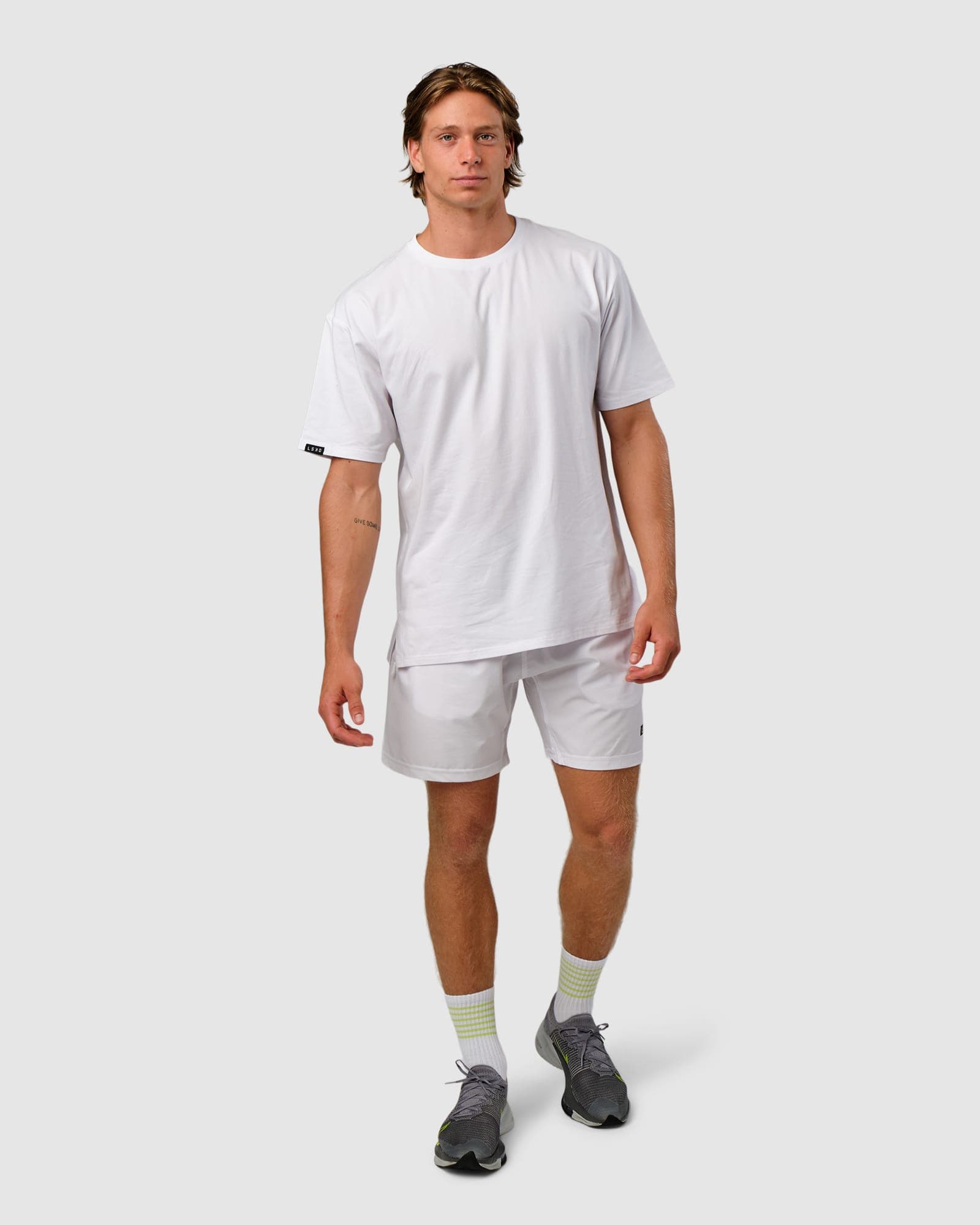 Model wearing Easy Tee Oversize - White