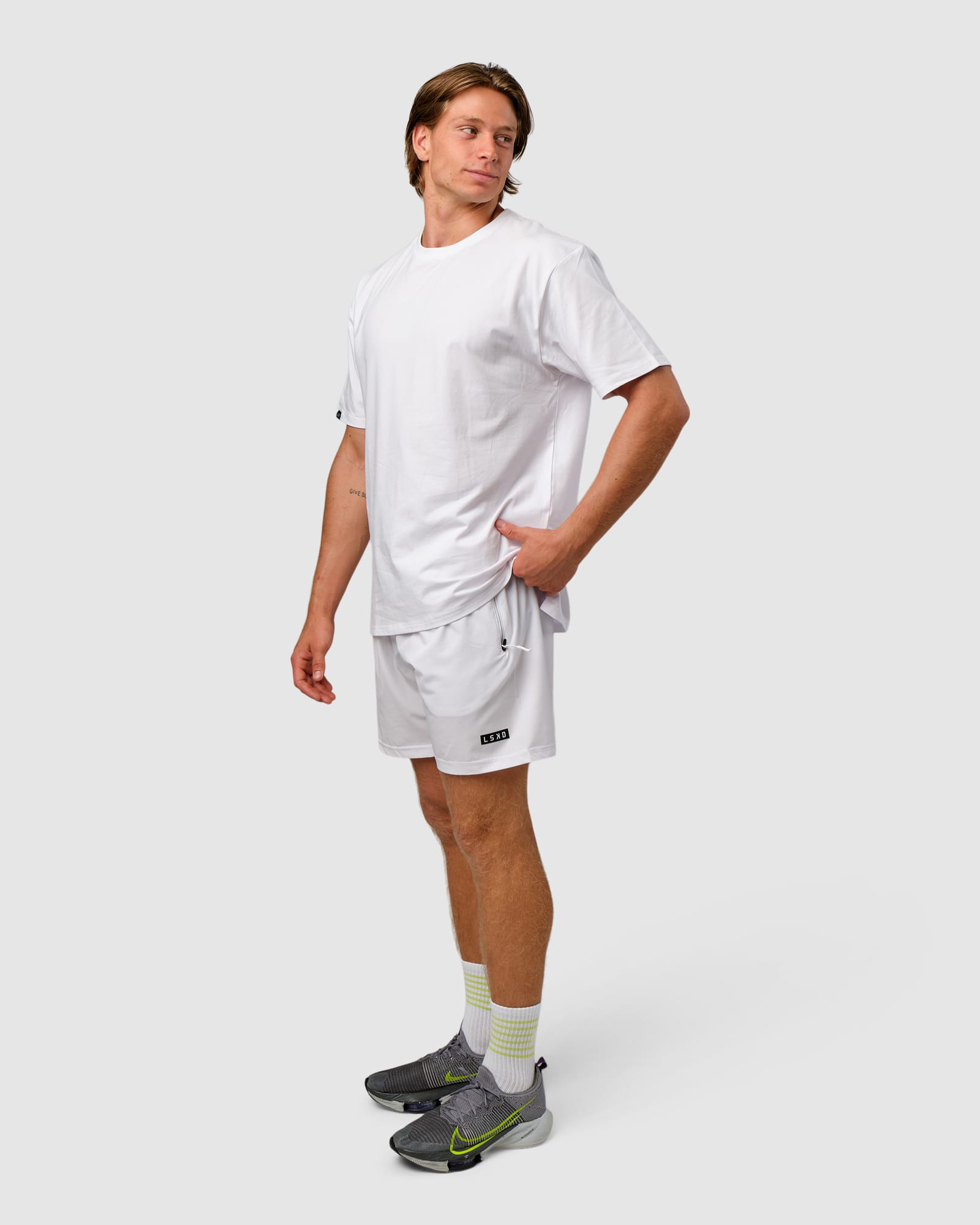 Model wearing Easy Tee Oversize - White