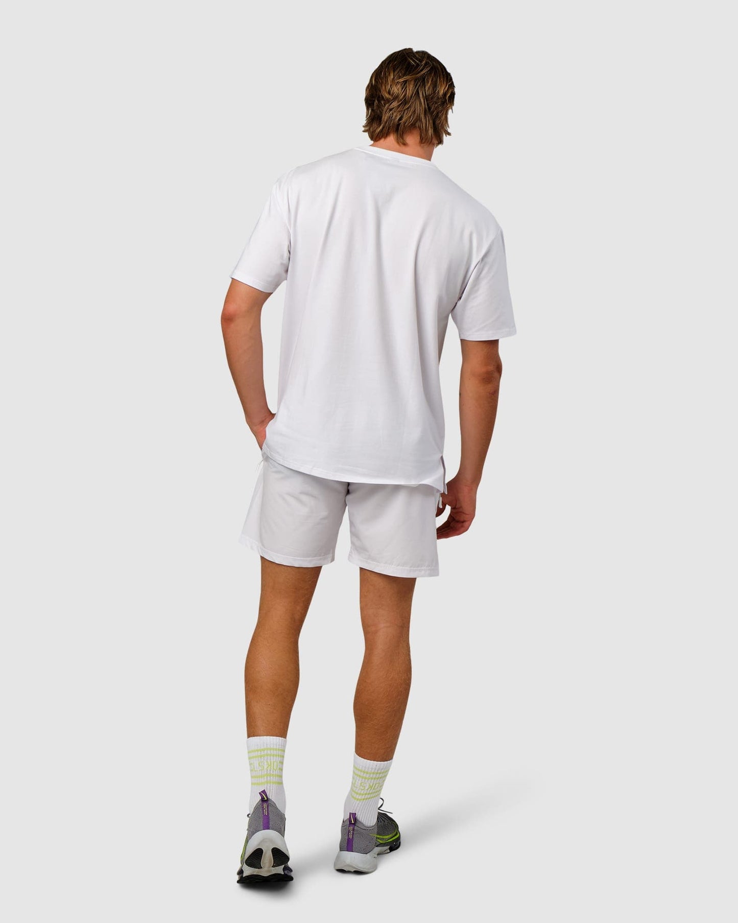 Model wearing Easy Tee Oversize - White