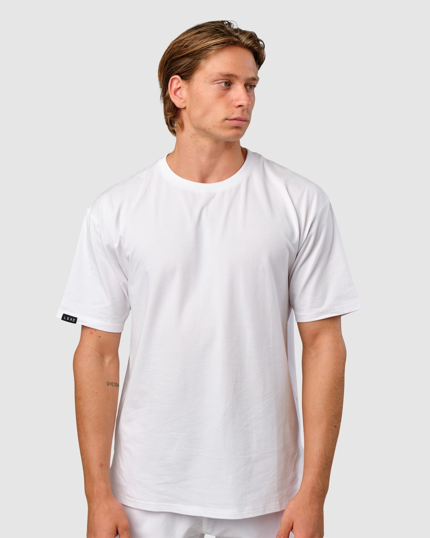 Model wearing Easy Tee Oversize - White