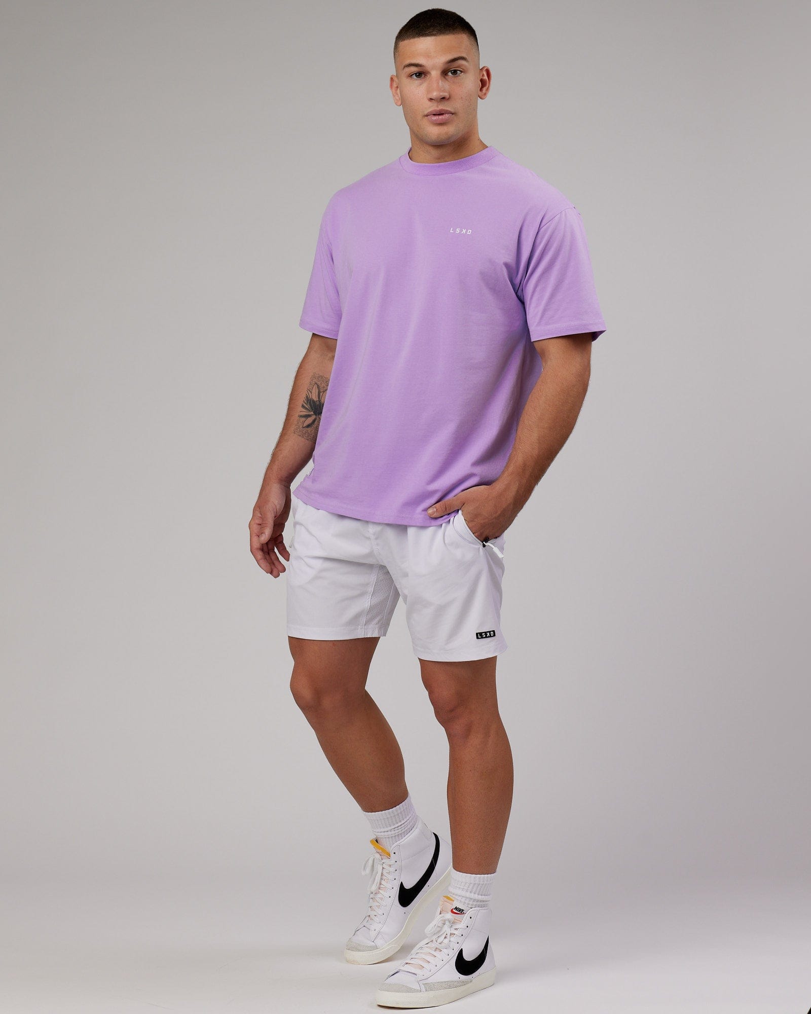 Model wearing VS1 FLXCotton Tee Oversize - Pale Lilac