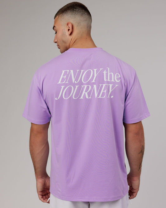 Model wearing VS1 FLXCotton Tee Oversize - Pale Lilac