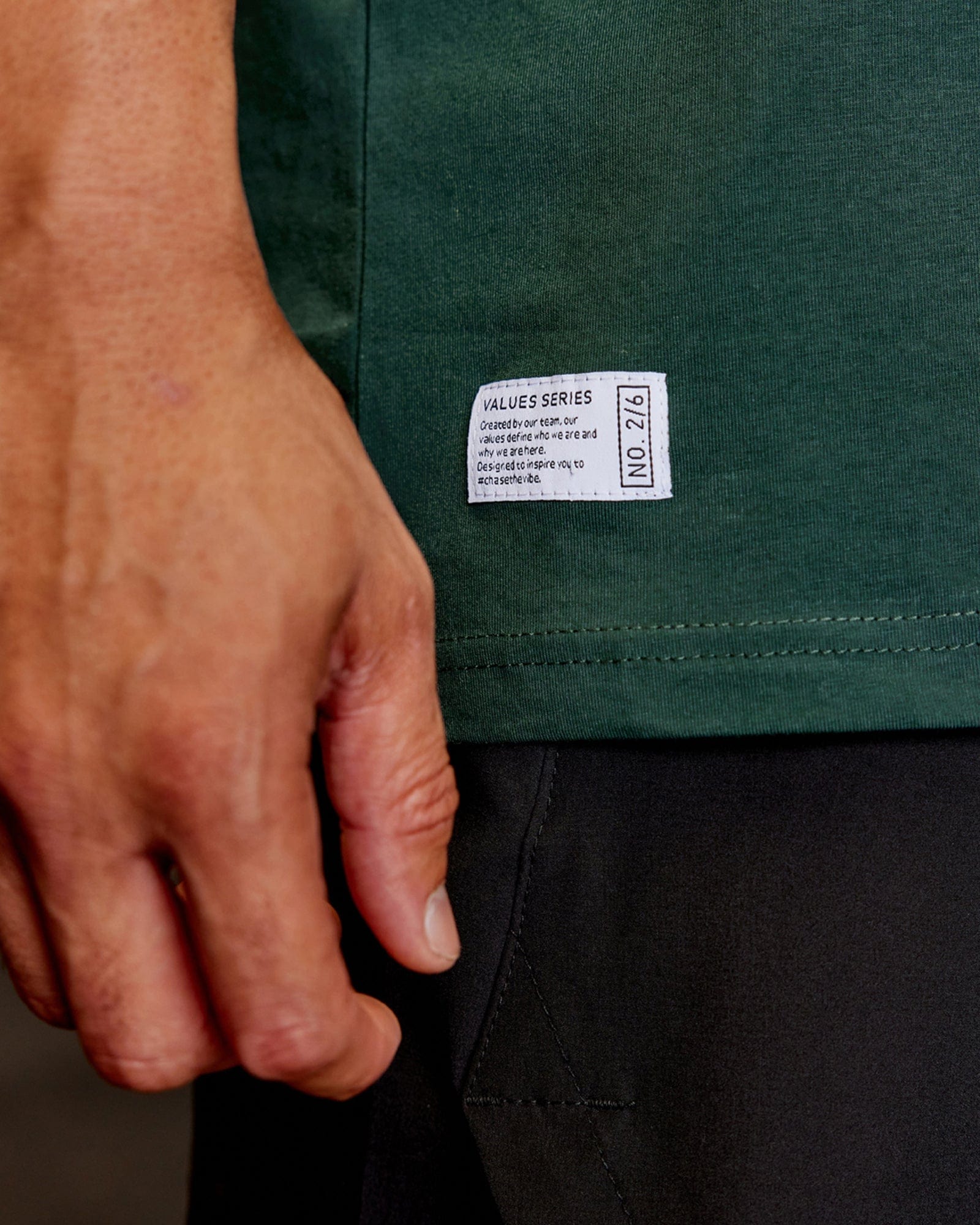 Model wearing VS2 FLXCotton Tee Oversize - Vital Green-Teal