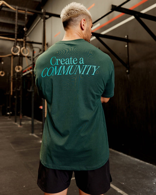 Model wearing VS2 FLXCotton Tee Oversize - Vital Green-Teal