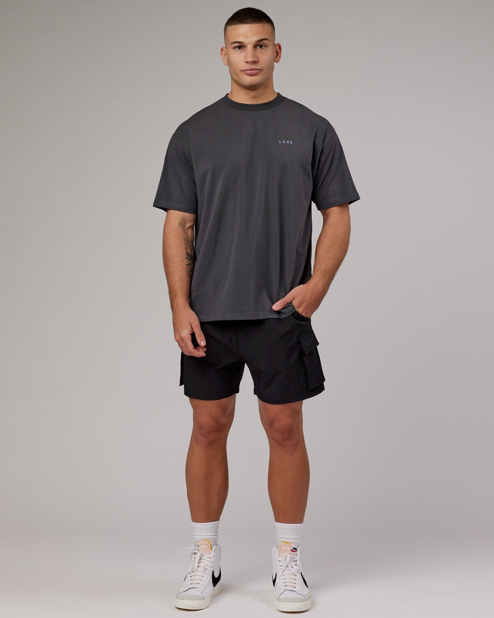 Model wearing VS3 FLXCotton Tee Oversize - Asphalt-Purple