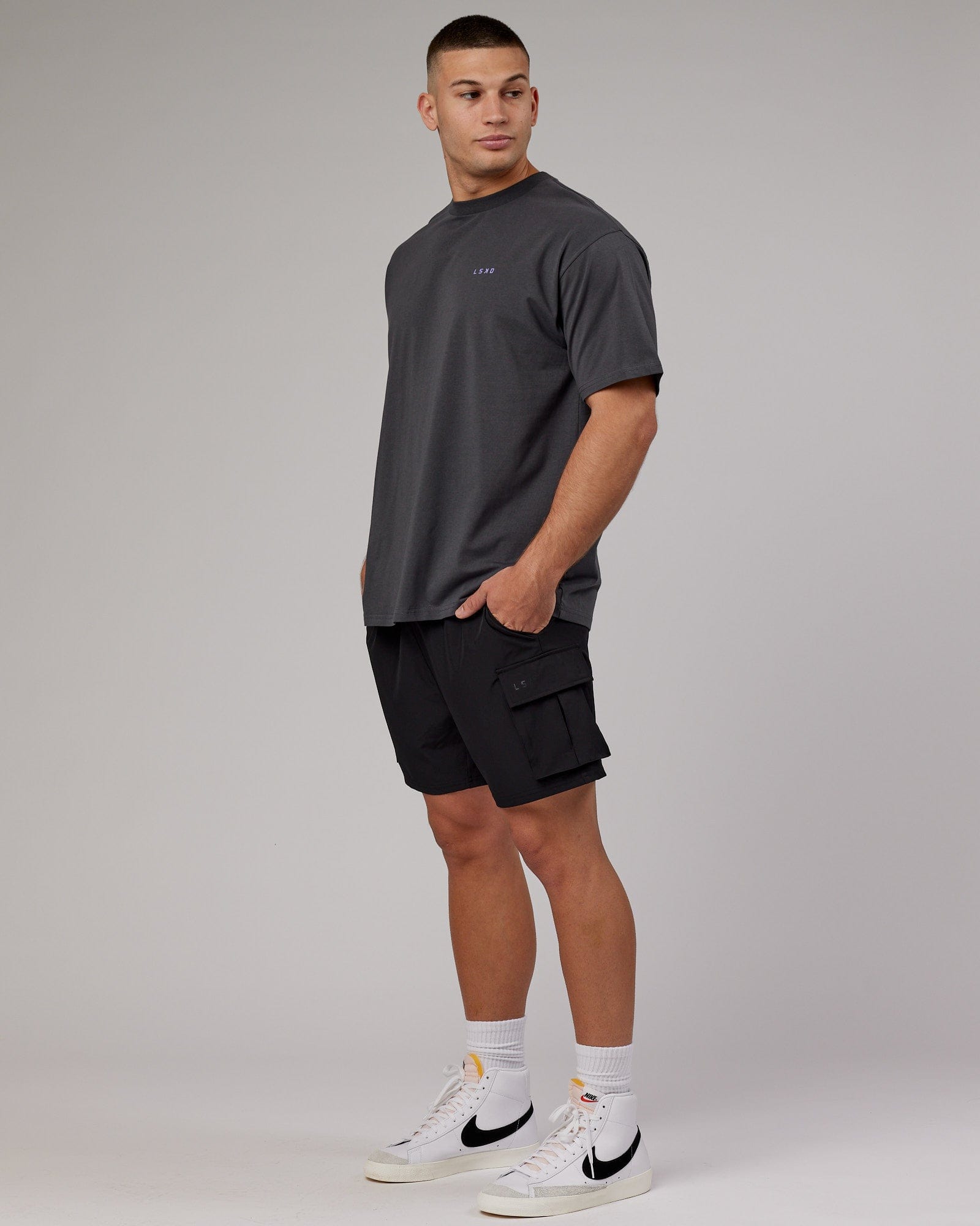 Model wearing VS3 FLXCotton Tee Oversize - Asphalt-Purple