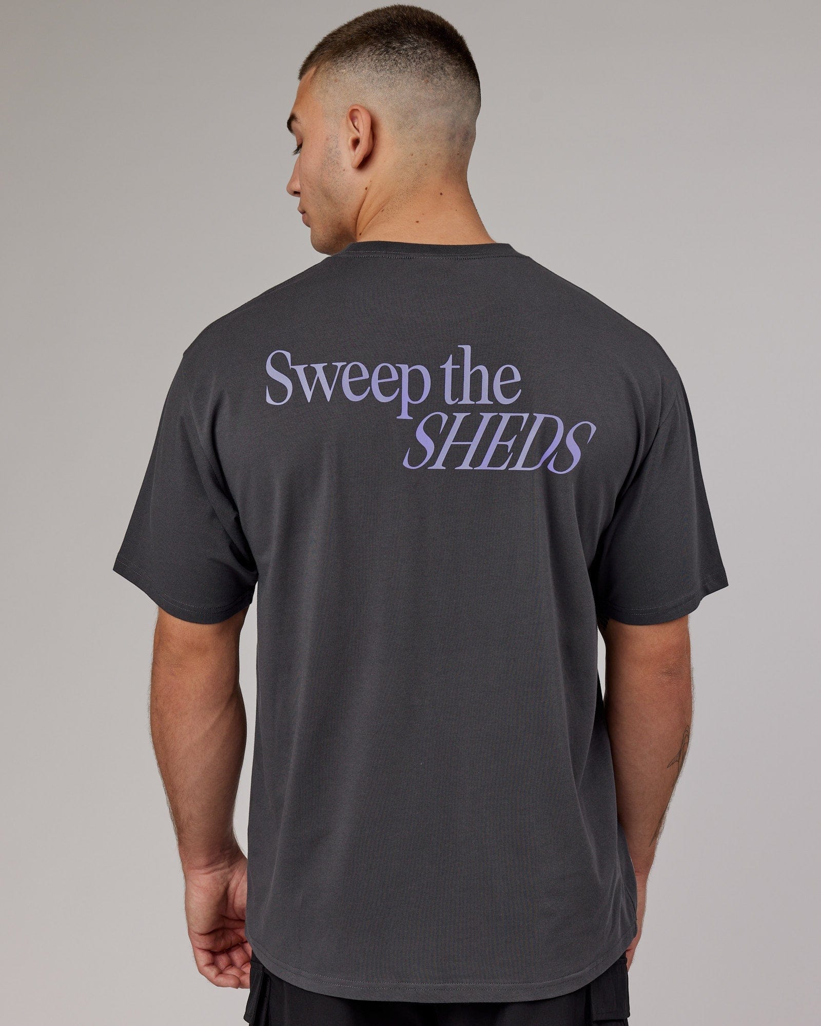 Model wearing VS3 FLXCotton Tee Oversize - Asphalt-Purple