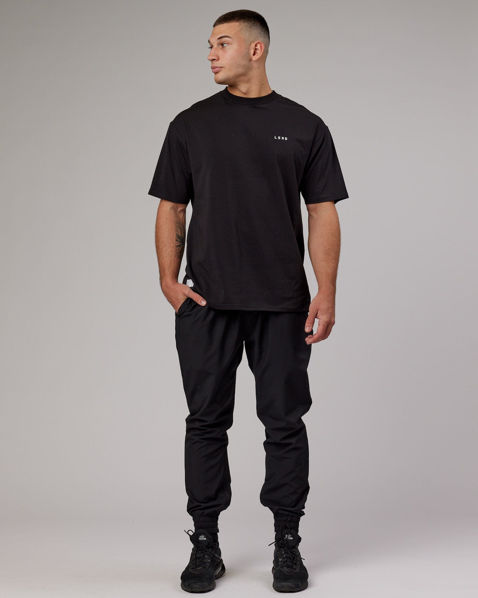 Model wearing VS5 FLXCotton Tee Oversize - Black-White