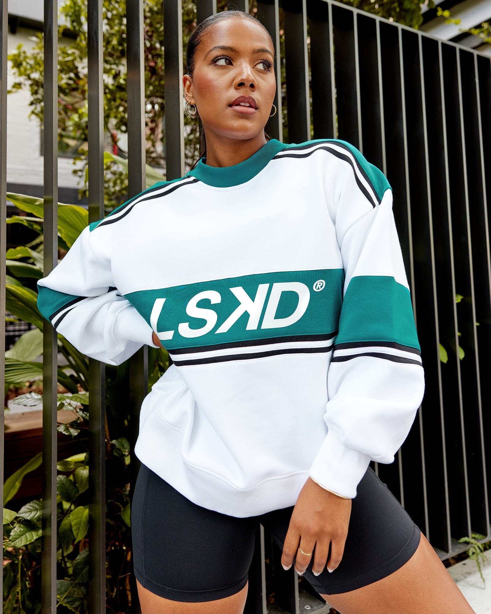 Model wearing A-Team Sweater Oversize - White-Deep Lake