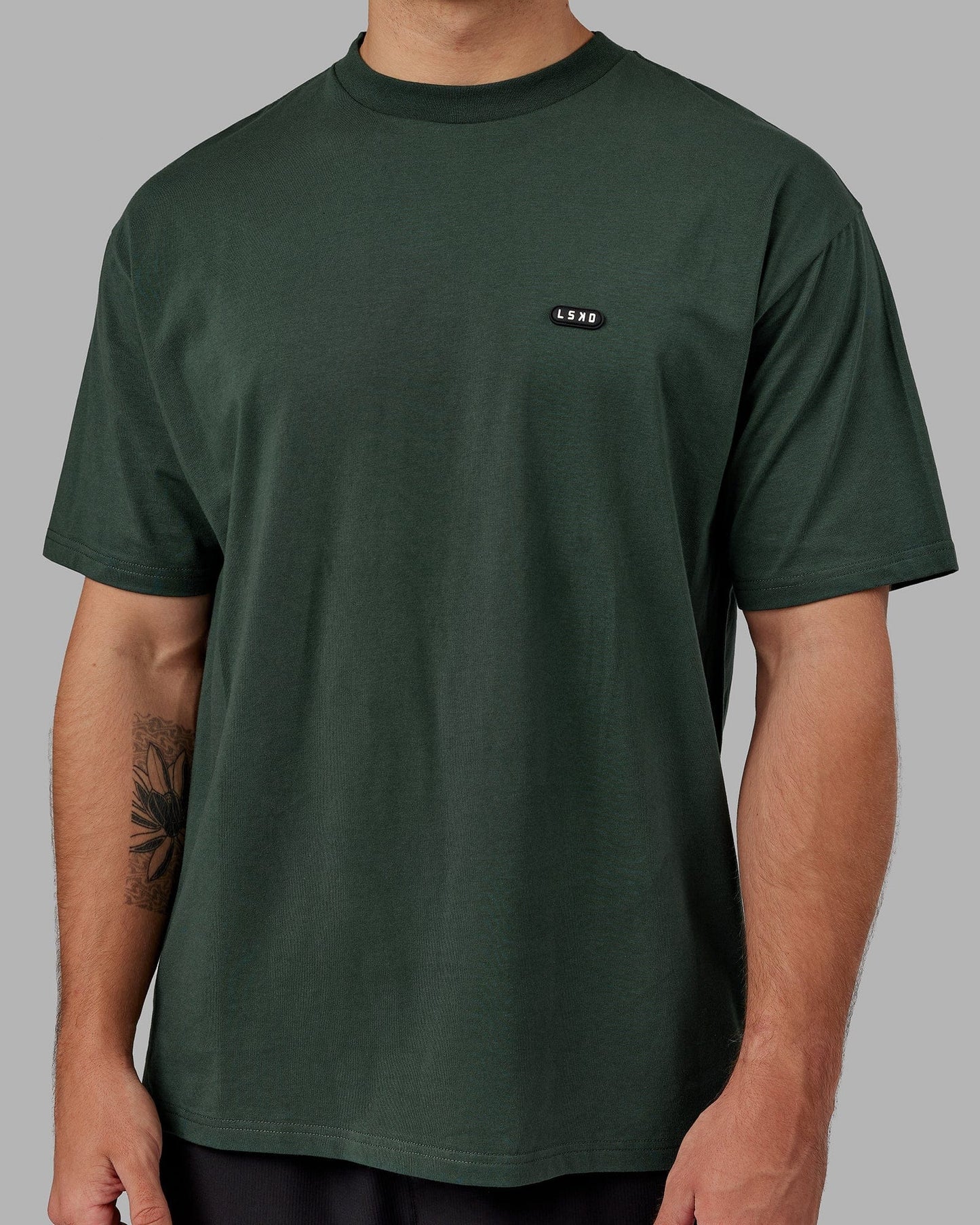 Model wearing Capsule FLXCotton Tee Oversize - Vital Green