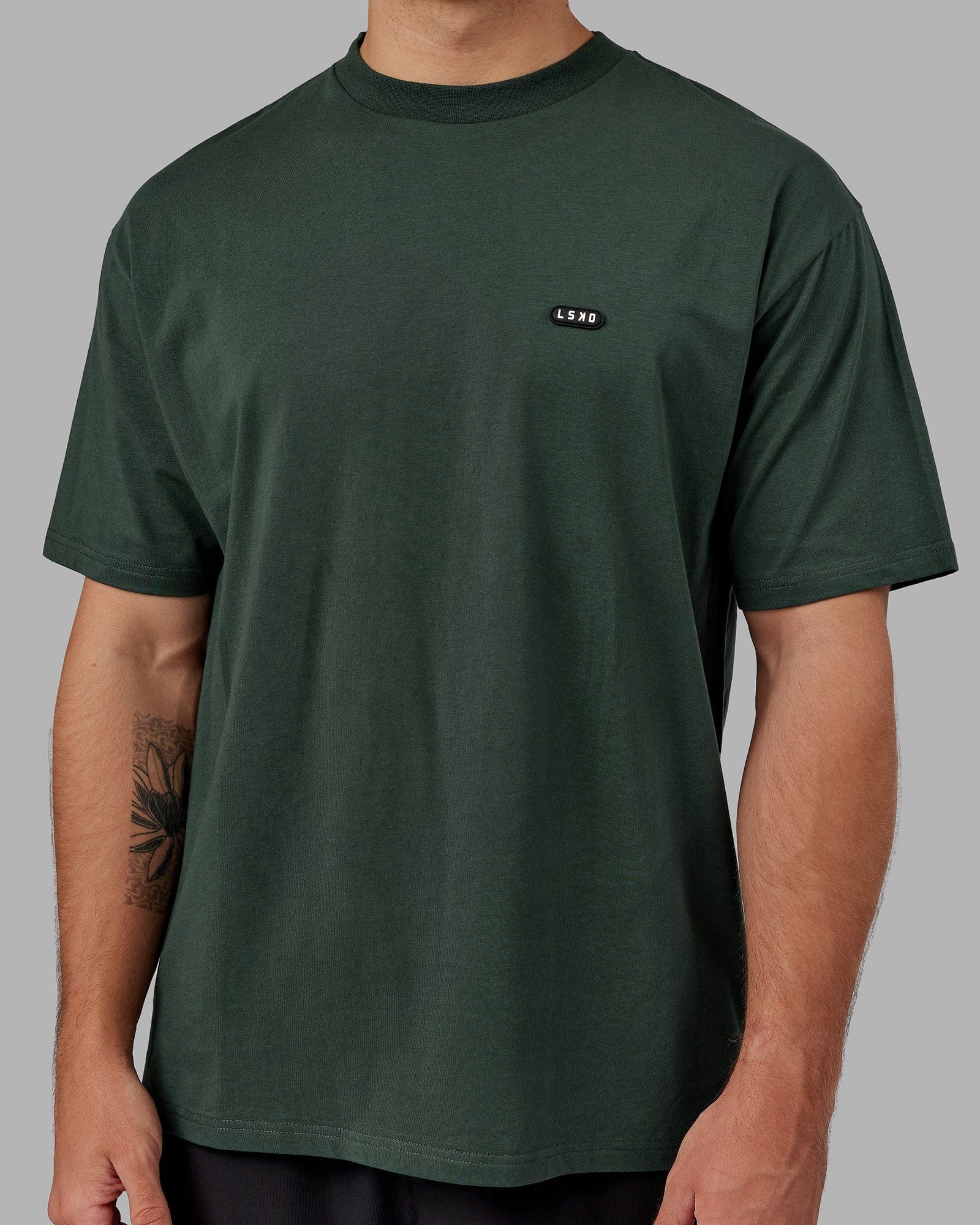 Model wearing Capsule FLXCotton Tee Oversize - Vital Green