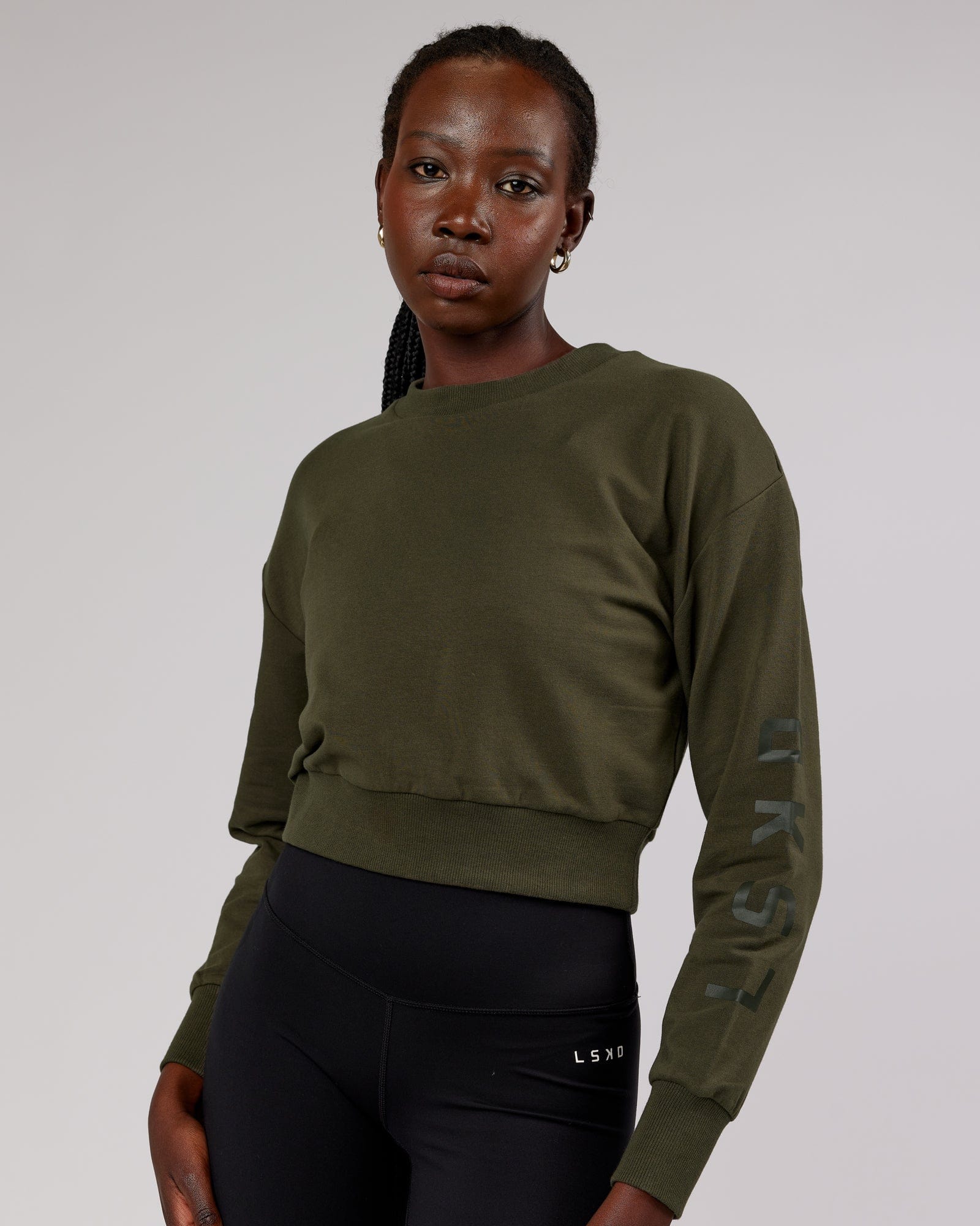 Model wearing Defender FLXFleece Sweater - Forest Night