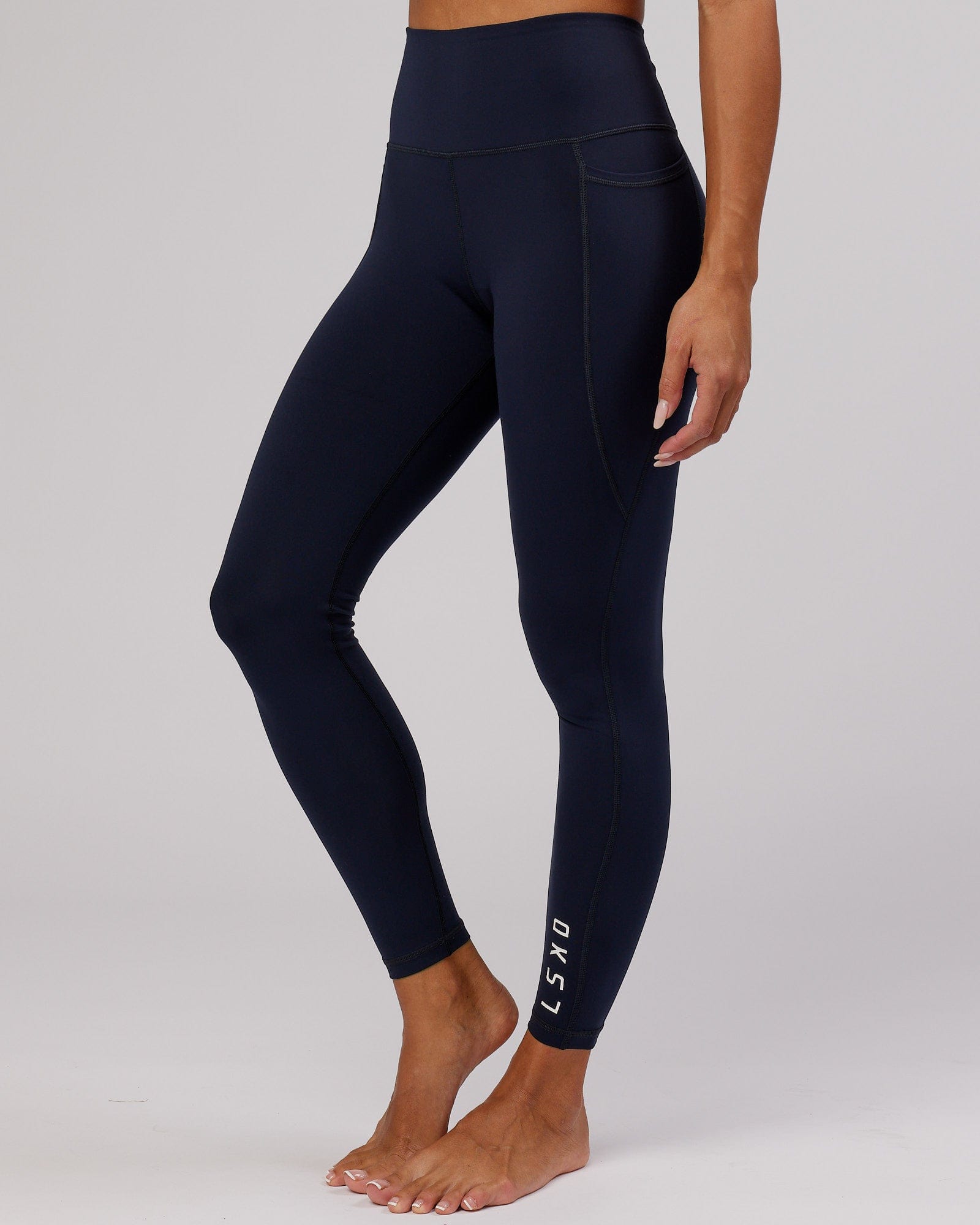 Model wearing Flux Full Length Tight - Navy